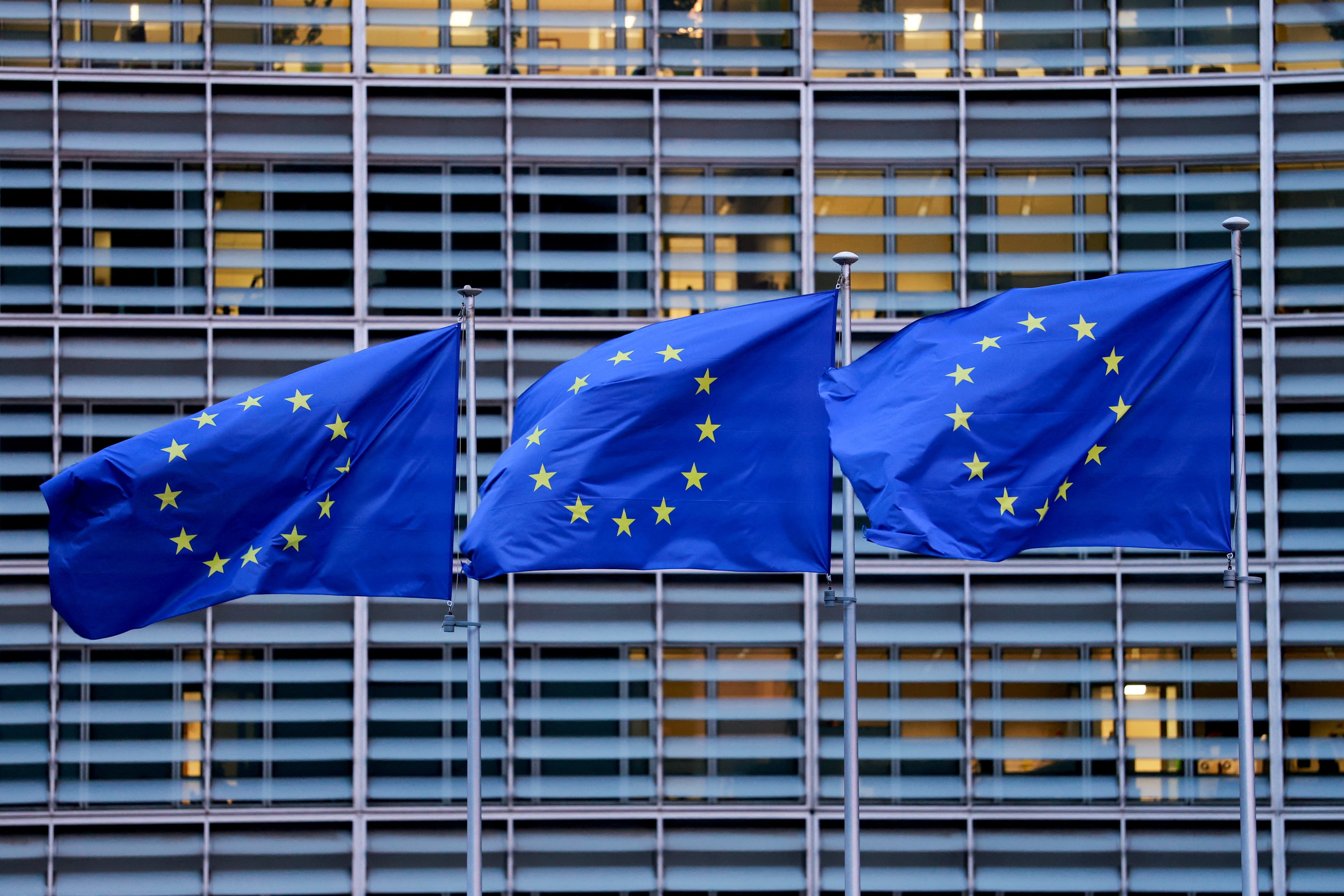 União Europeia Planeja Eliminar Tecnologia Chinesa, Custando Bilhões