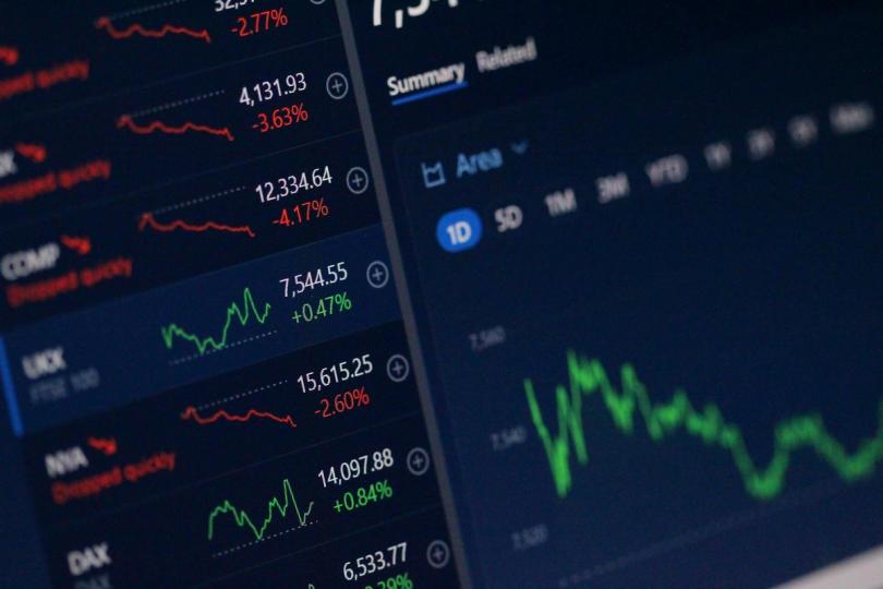 O Relançamento do SoFi: $121,6 Milhões em Q1, Mas Onde Está o Lucro?