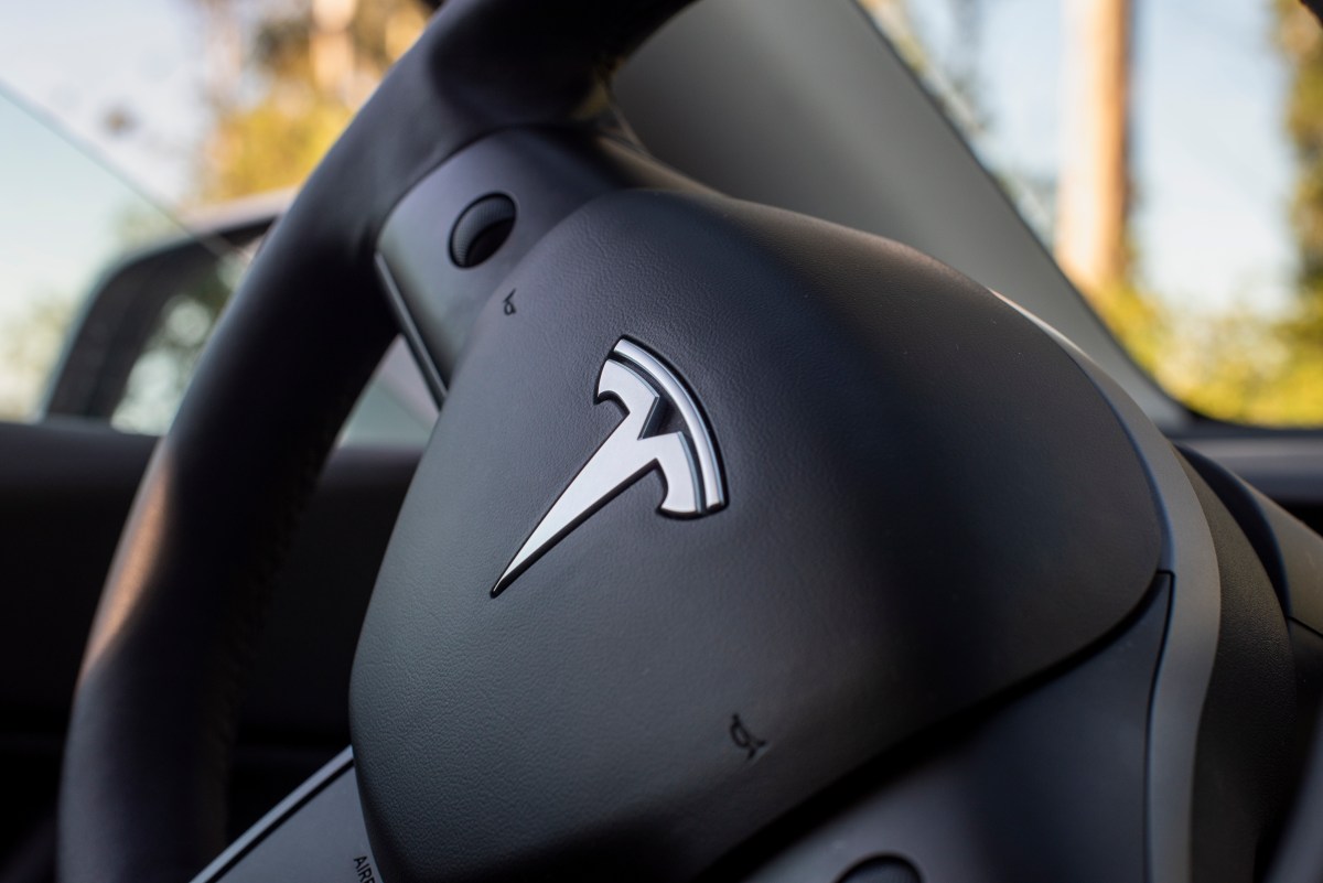 A Revolução do Conduzir: O Software de Direção Autônoma da Tesla Expande-se pela Europa