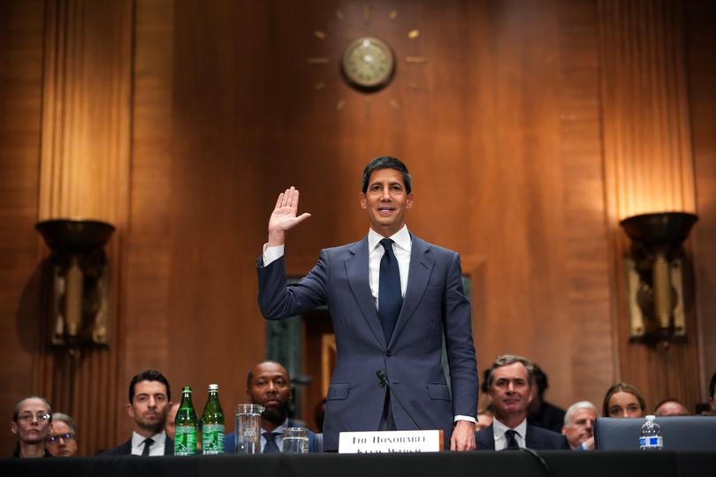 Bitcoin Estável em Torno de $77,000 Antes da Posse de Kevin Warsh como Presidente do Fed