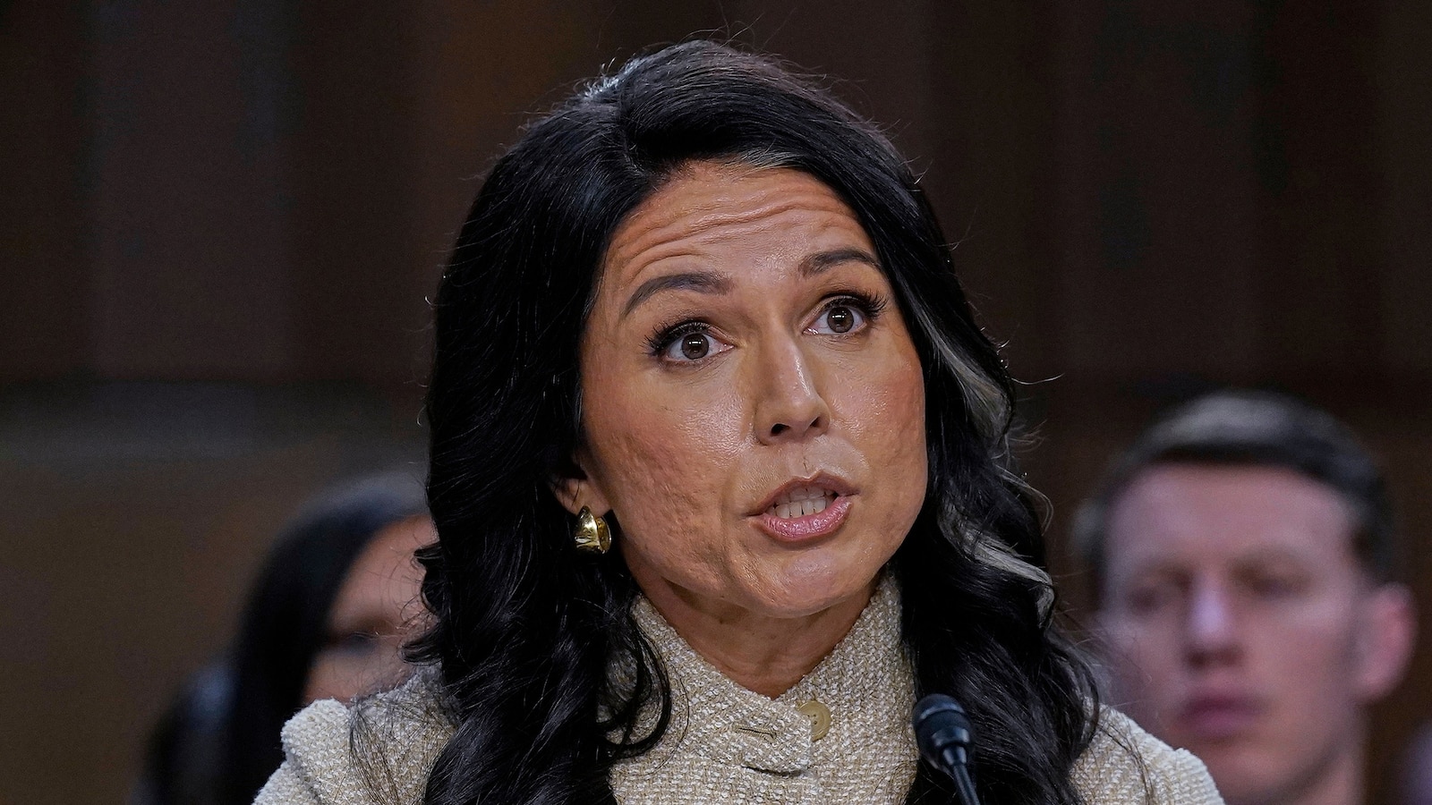 A Transição de Tulsi Gabbard: A Renúncia e o Futuro da Inteligência Nacional
