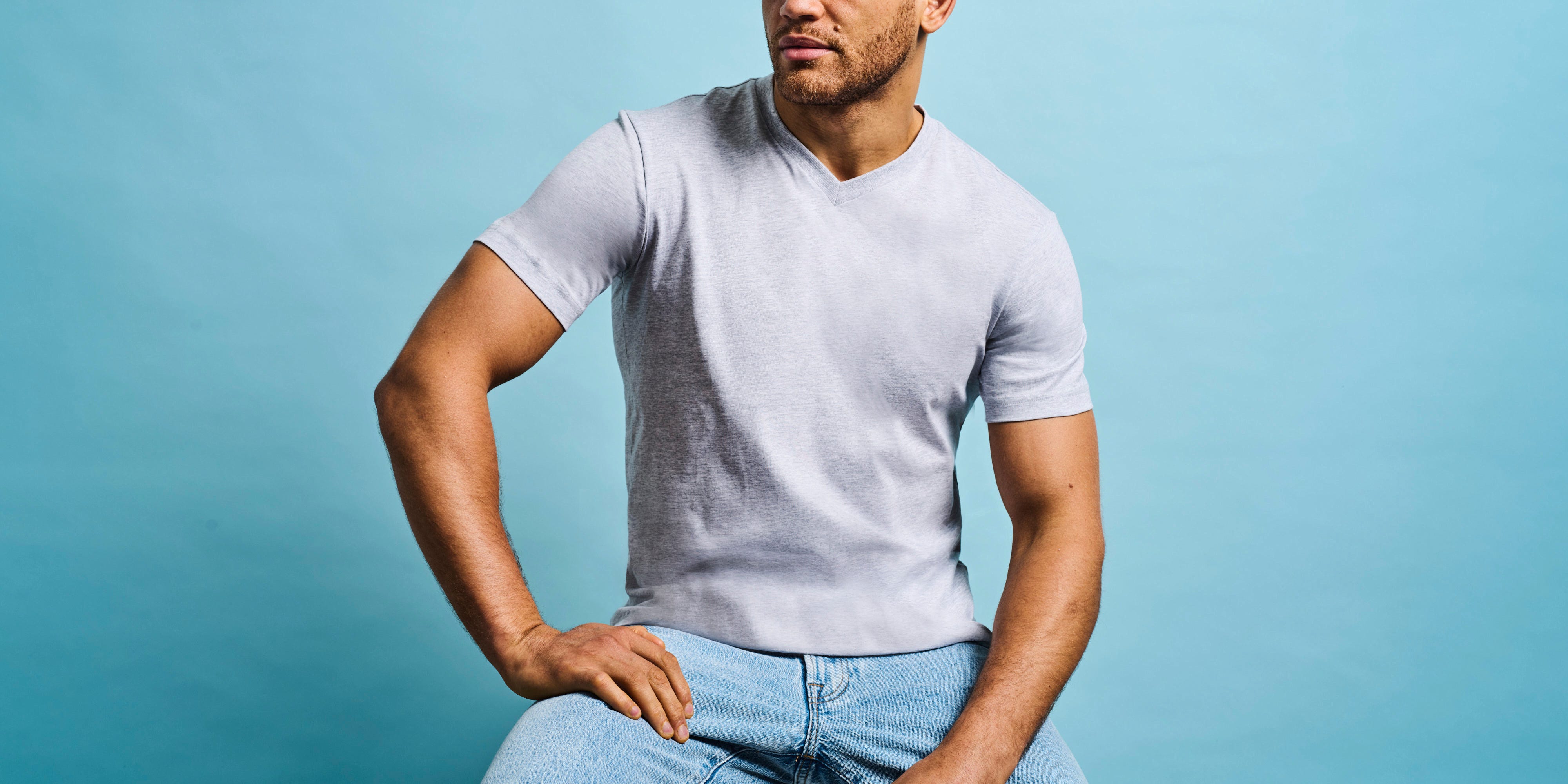 As Melhores Camisetas V para Homens: Testadas por Especialistas em Estilo