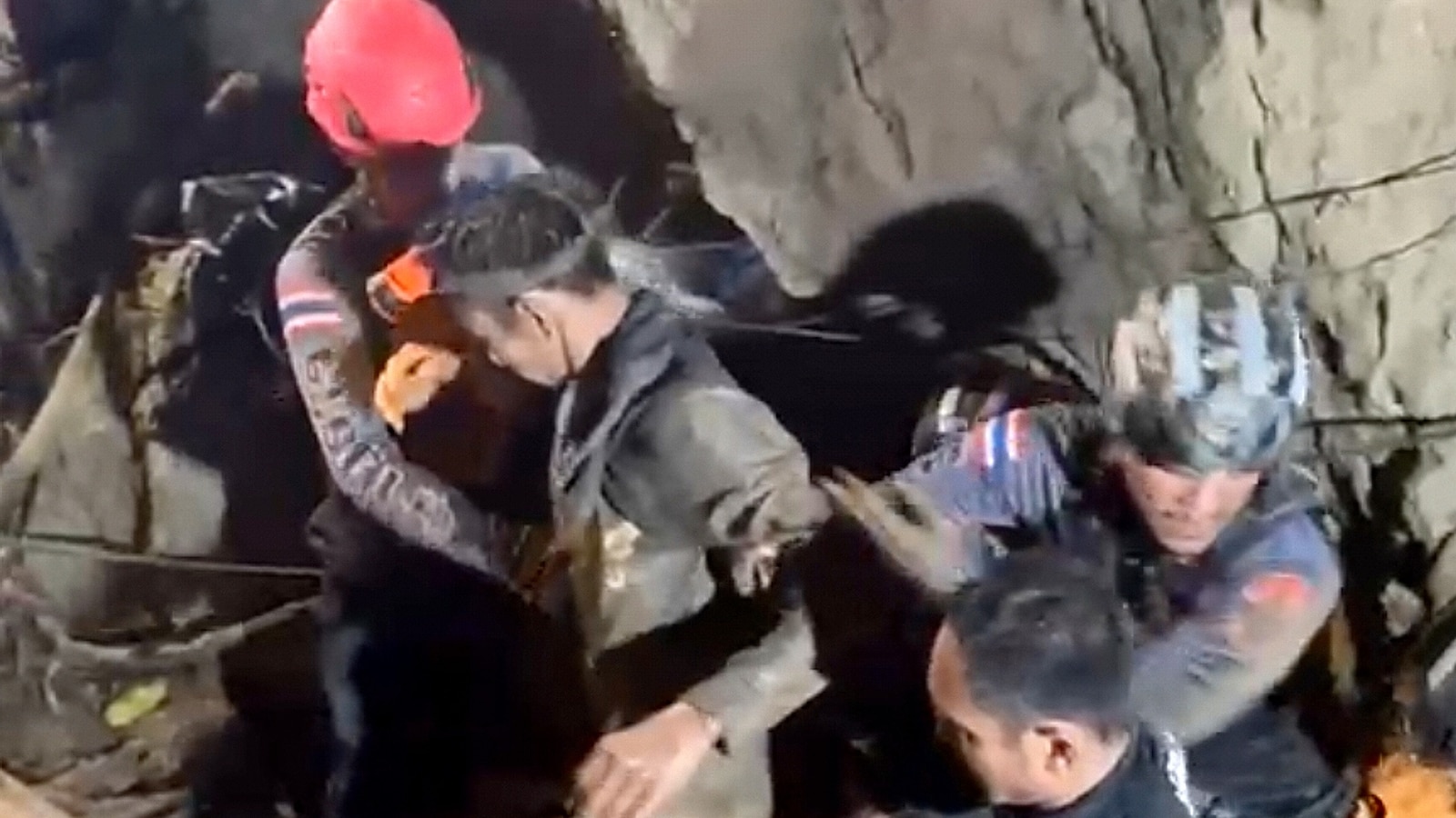 Operação de Resgate em Caverna no Laos: Desafios e Esperanças para os Vilarejos Trapped