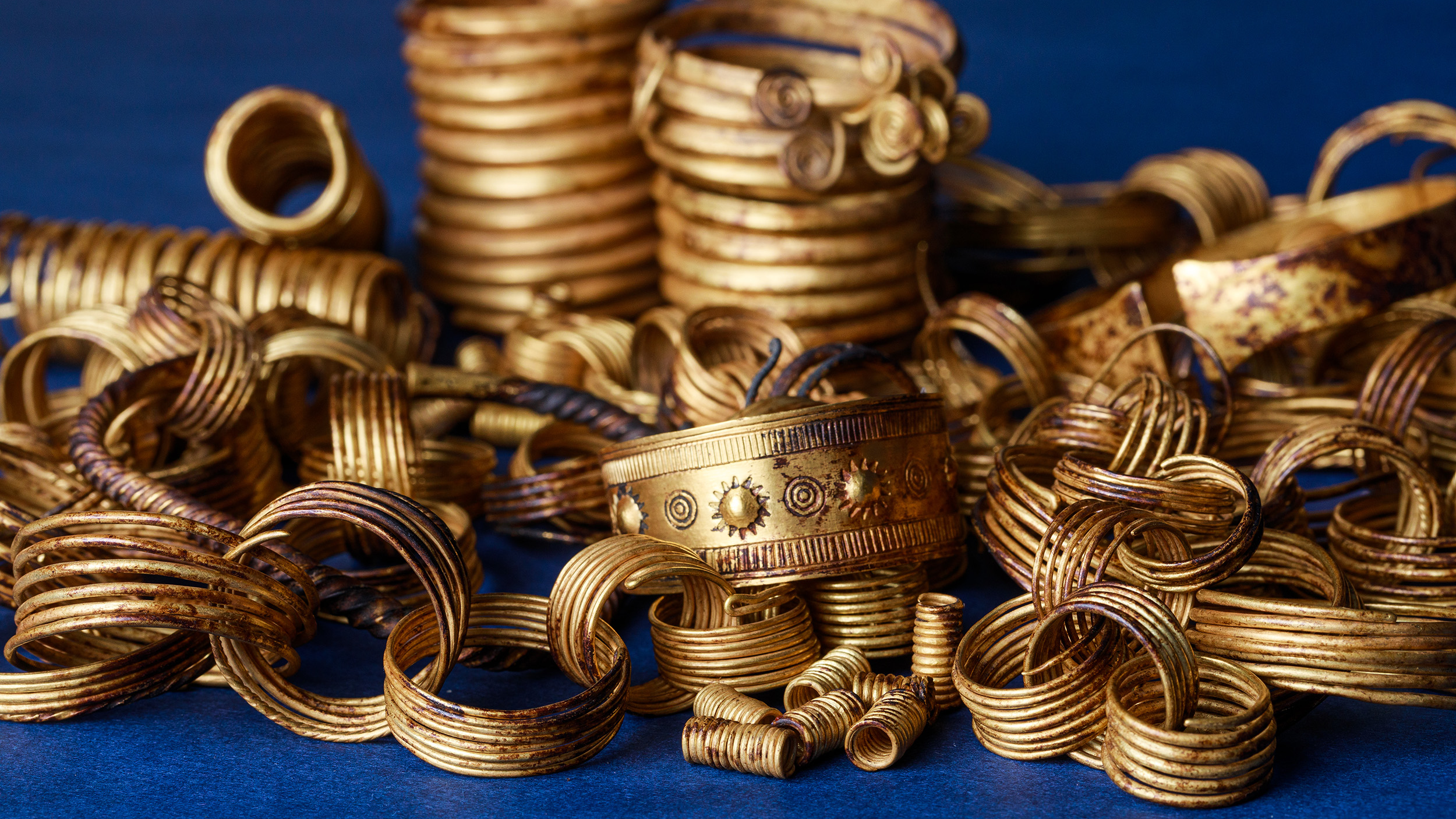 O Tesouro de Ouro de Gessel: Um Acervo Brilhante de 3.300 Anos