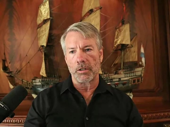 Michael Saylor Fala Sobre a Nova Estratégia e Venda de Bitcoin de $2,5 Milhões