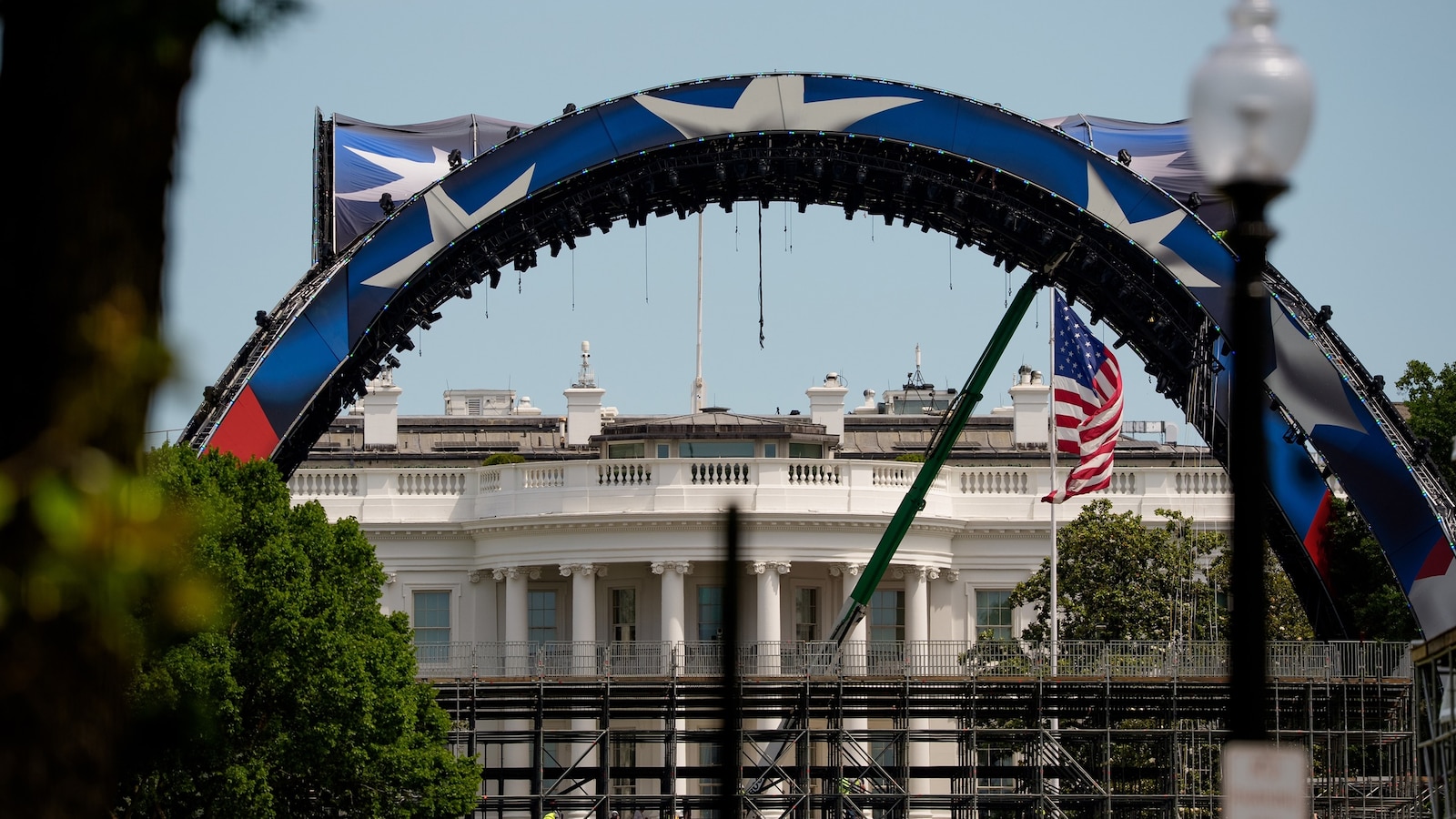 Trump sugere que arena do UFC permaneça nos terrenos da Casa Branca
