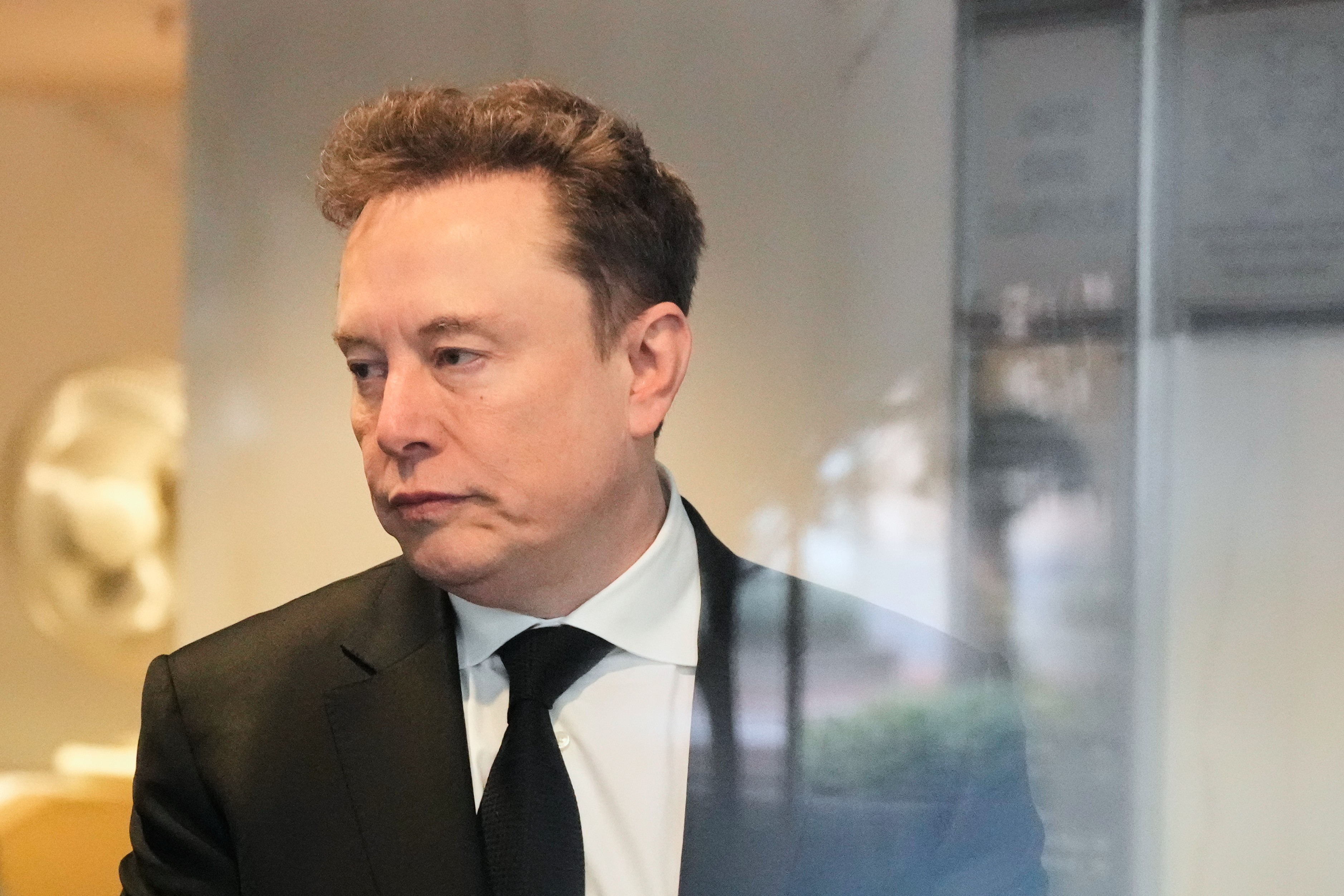 Deputada Britânica Processa Empresa de Elon Musk por Imagens Falsas Geradas por IA