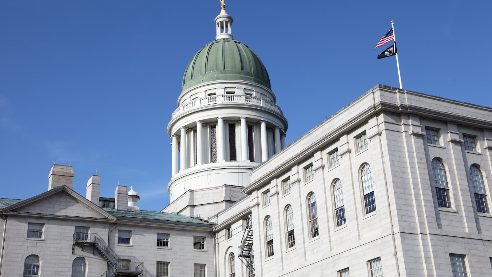 Resultados Primários em Maine: Graham Platner Projeta-se como Candidato do Partido Democrata ao Senado