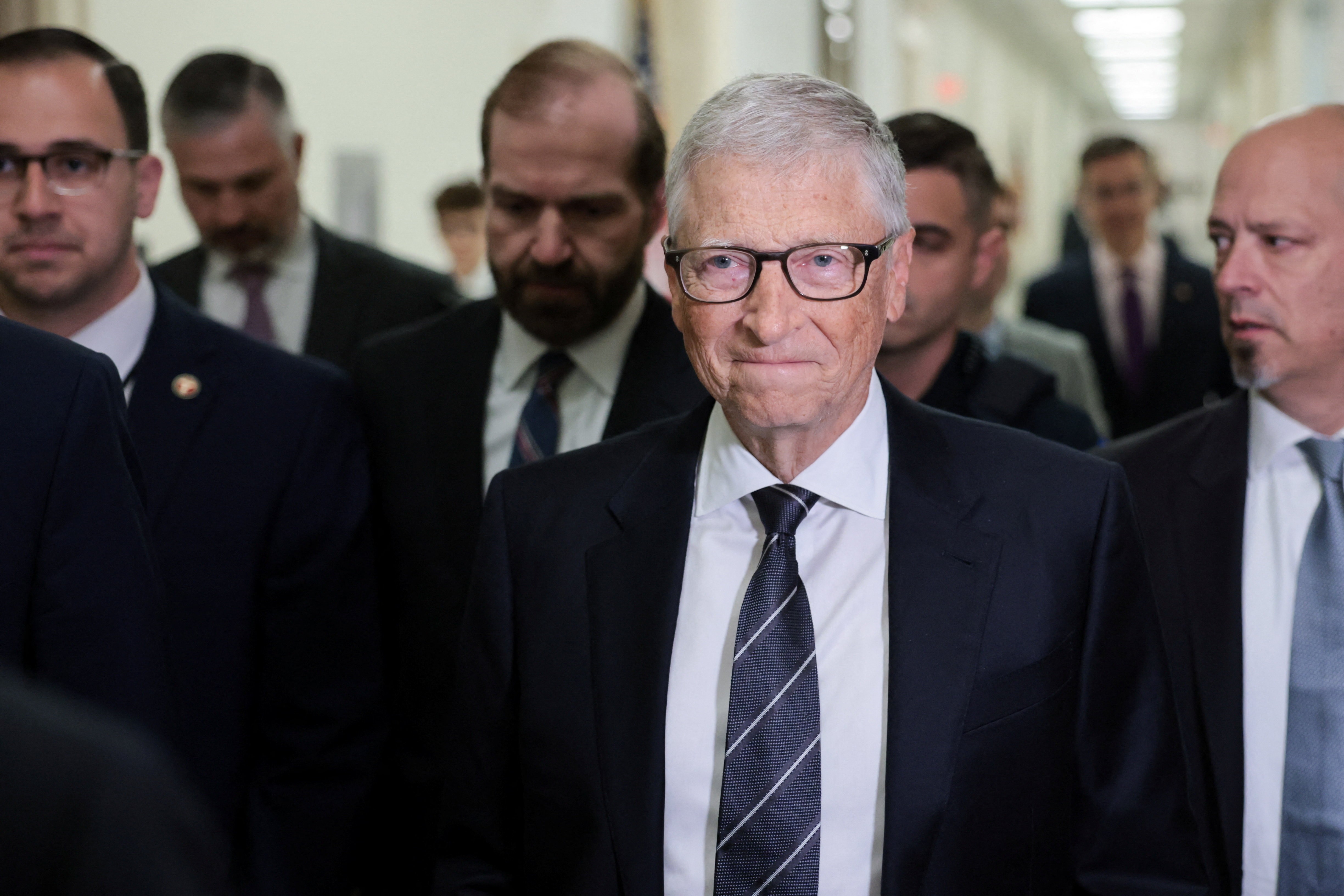 Bill Gates Revela Tentativa de Chantagem por Jeffrey Epstein Durante Depoimento no Congresso