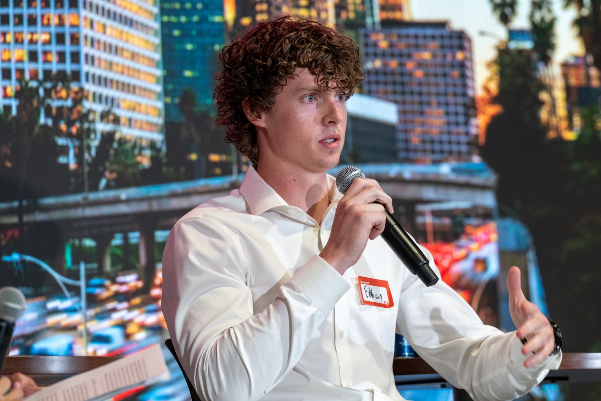 Ethan Thornton: O Visionário Multitarefas do Futuro