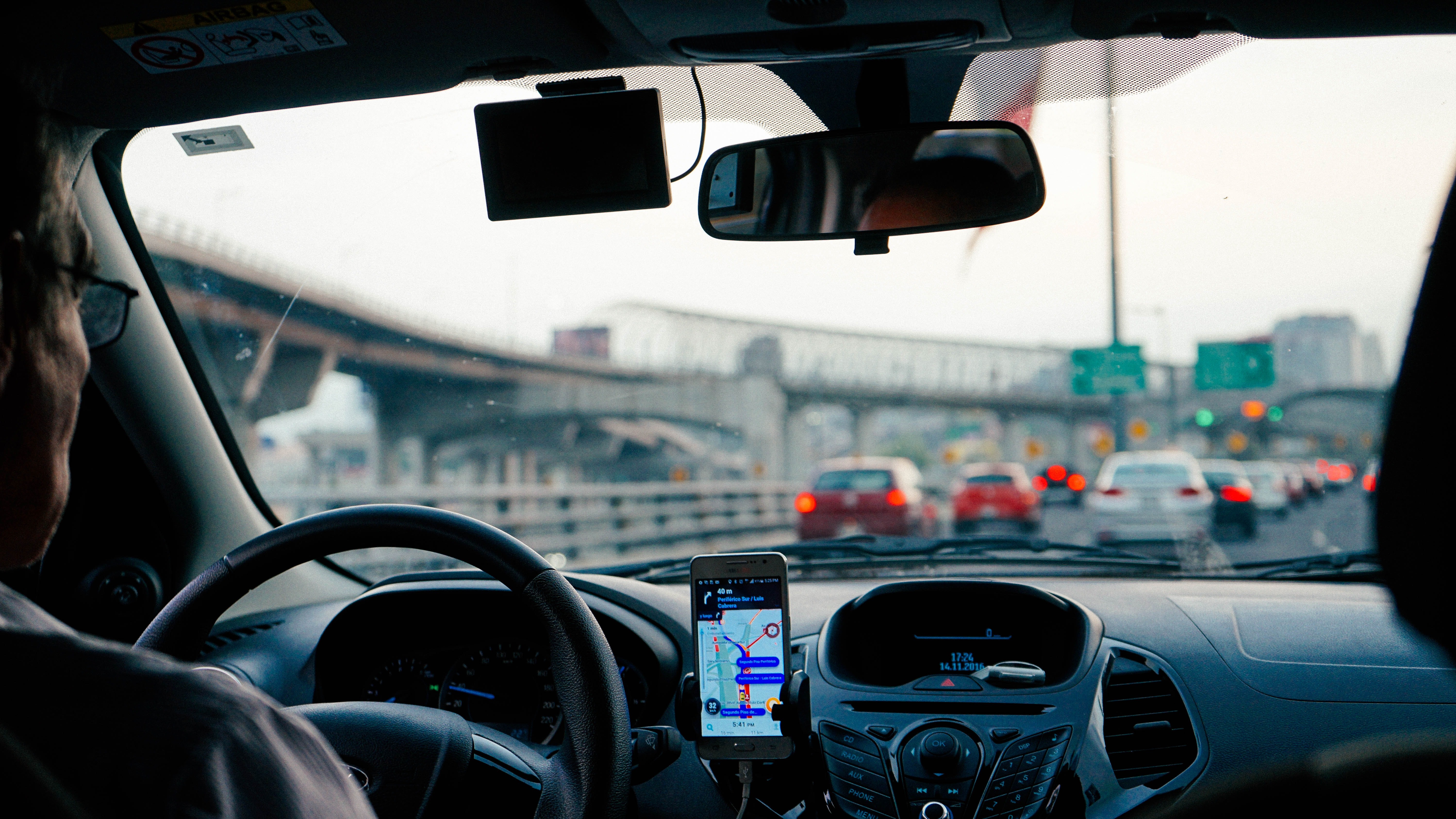 Acionistas Processam Uber: Um Olhar Futurista Sobre Negligência em Casos de Assédio