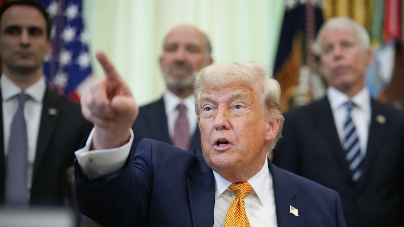 Trump Adia a Assinatura da Lei Bipartidária de Habitação Até Aprovação do SAVE America Act