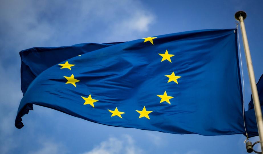 Binance Informa Usuários da UE sobre Suspensão de Serviços Após Retirada do Pedido de Licença MiCA