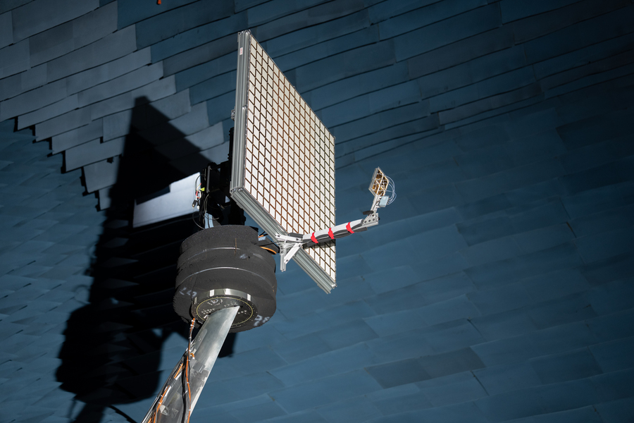 Antenna Array: O Futuro das Comunicações Táticas em Baixa Órbita