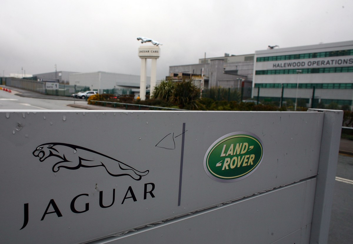 Os Hackers Russos por Trás do Roubo de $2,5 Bilhões da Jaguar Land Rover: Um Olhar Futurista