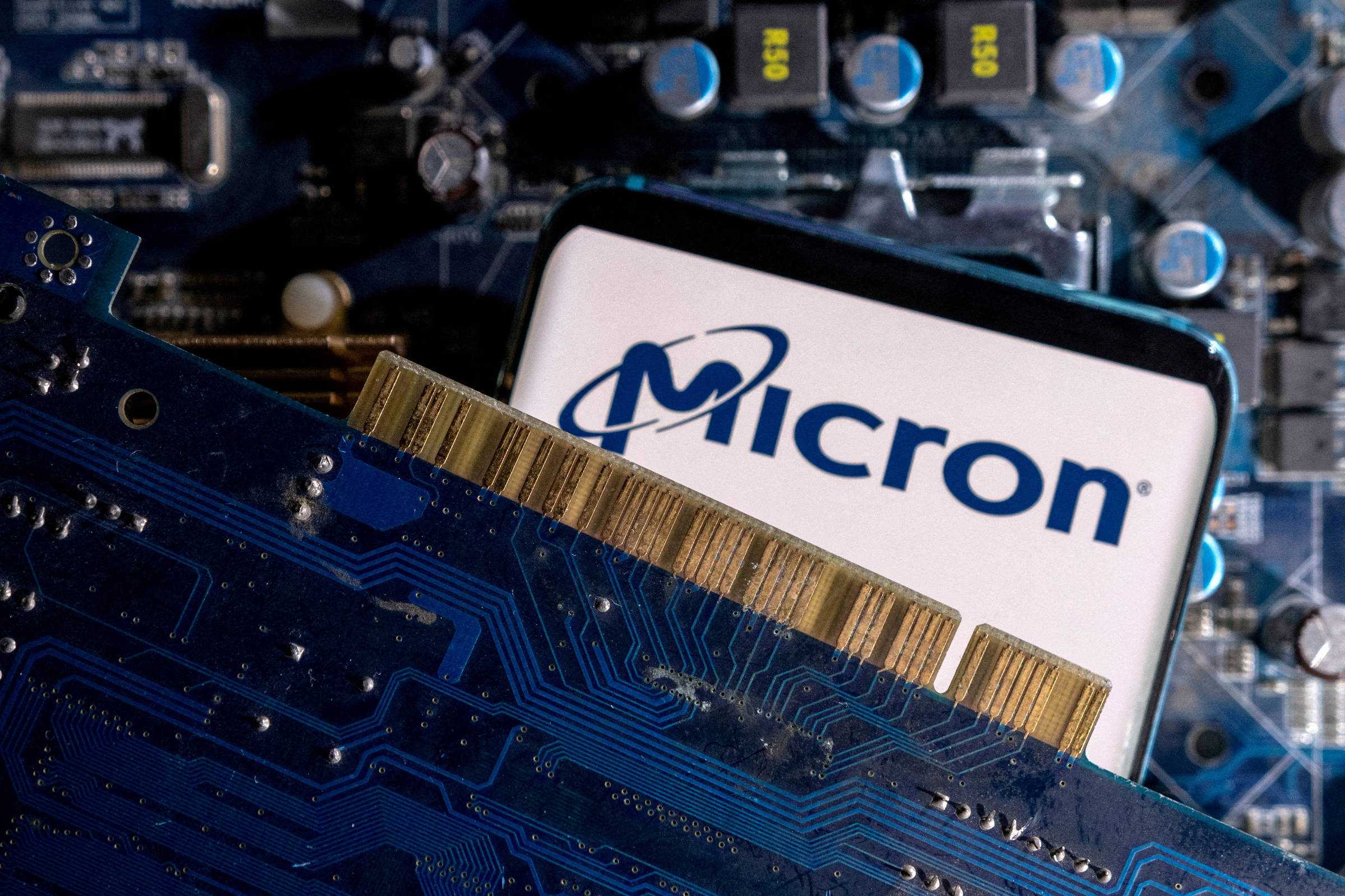 Micron Ultrapassa US$ 1 Trilhão em Valor de Mercado Diante da Escassez de Chips para IA