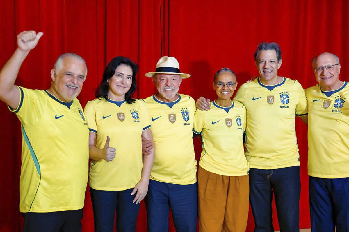 A Nova Estratégia de Lula: Unidos pelo Pix e pela Copa do Mundo