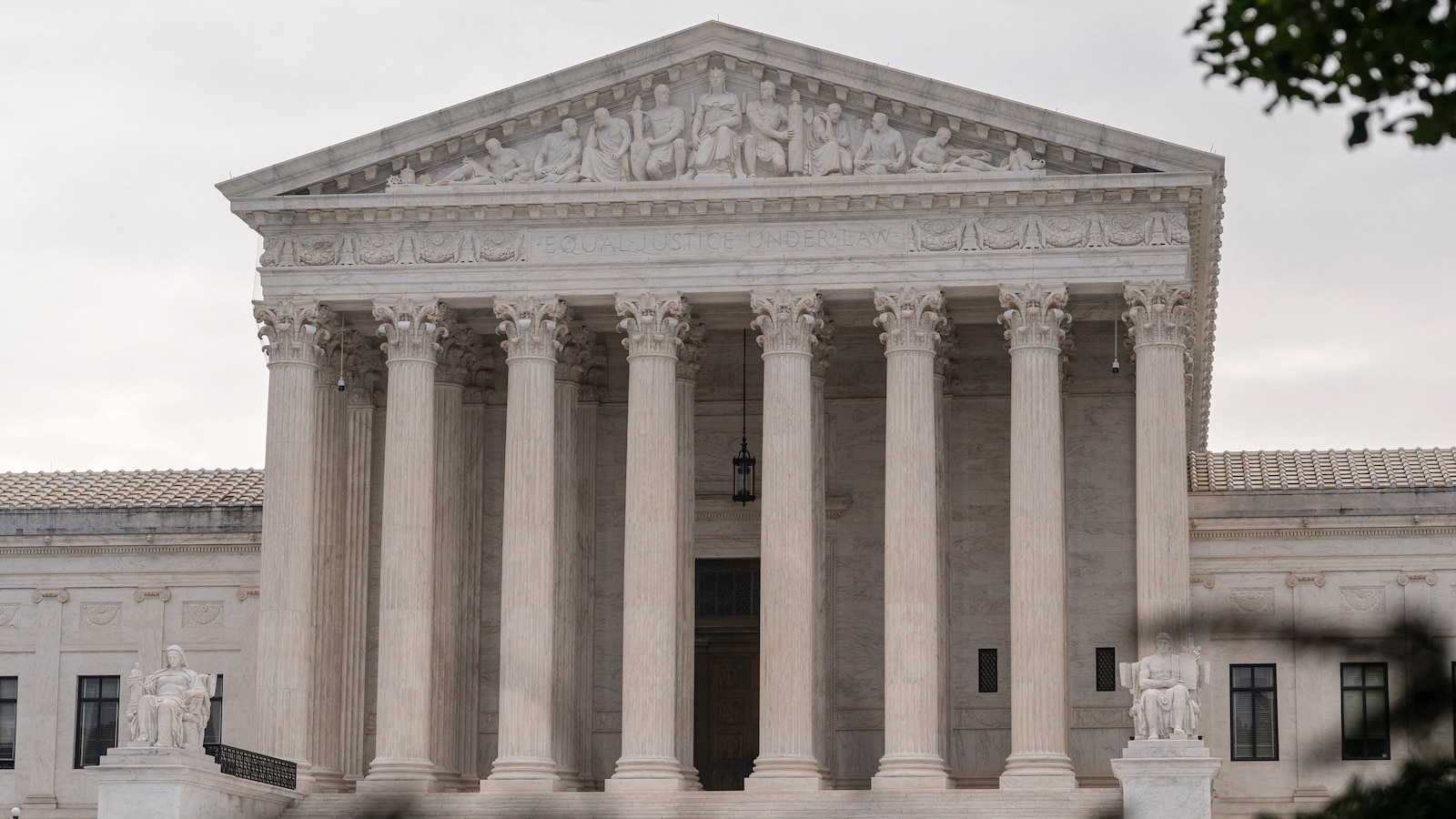 Supreme Court Blocks Trump's Attempt to Fire Fed Board Member Lisa Cook