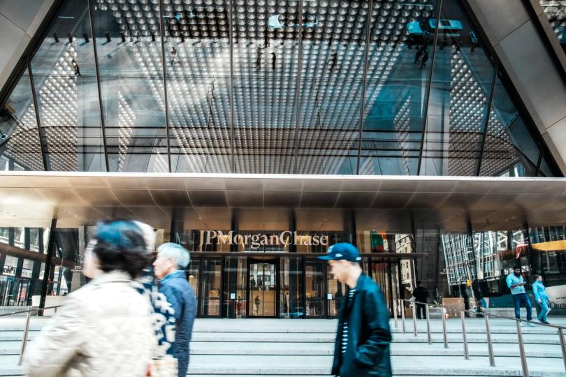 JPMorgan Apoia o Projeto de Lei de Cripto nos EUA, Mas Alerta Sobre Riscos no Marco de Ativos Digitais