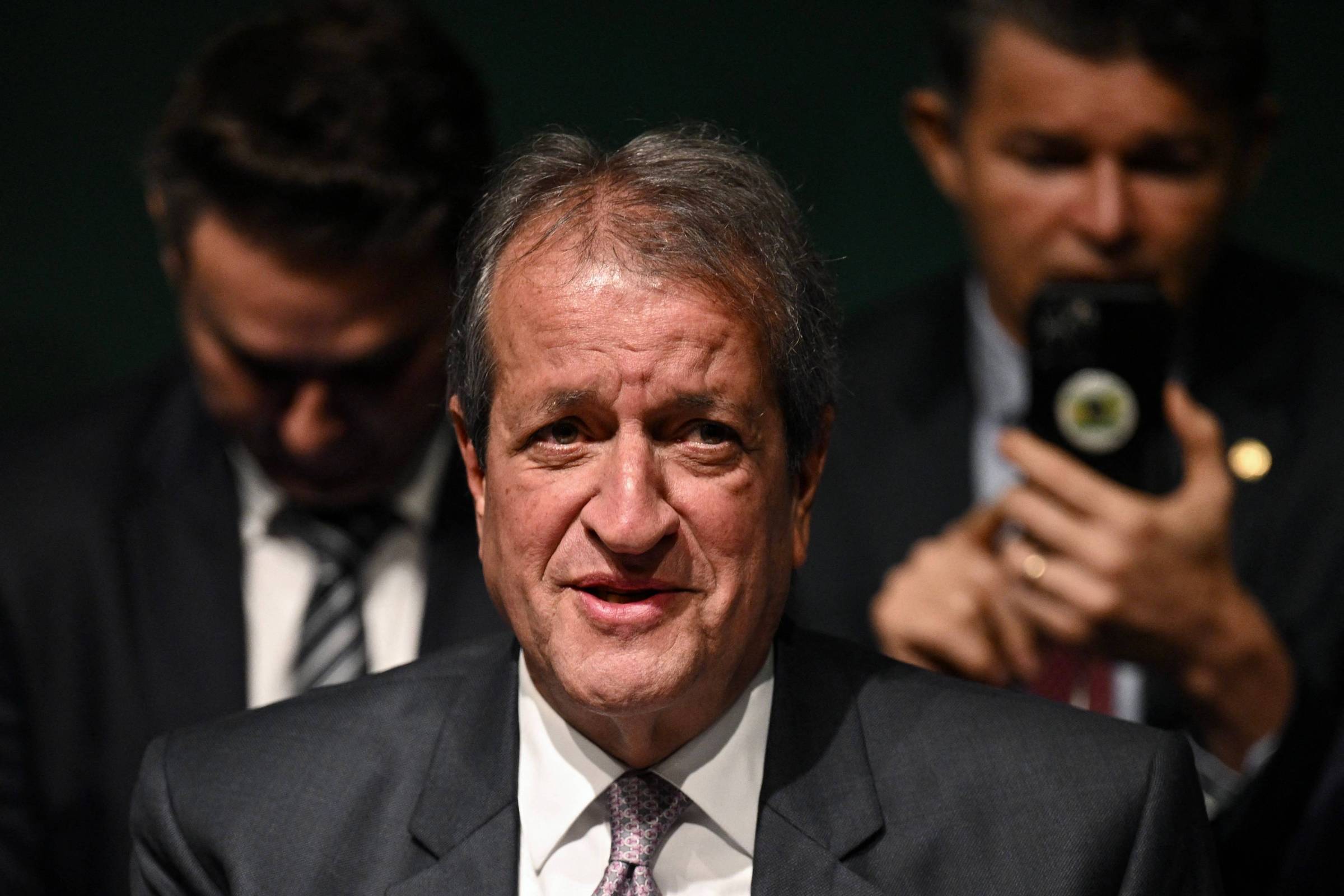 O Controverso Acordo: R$ 600 mil para a Produção do Documentário 'Nós'