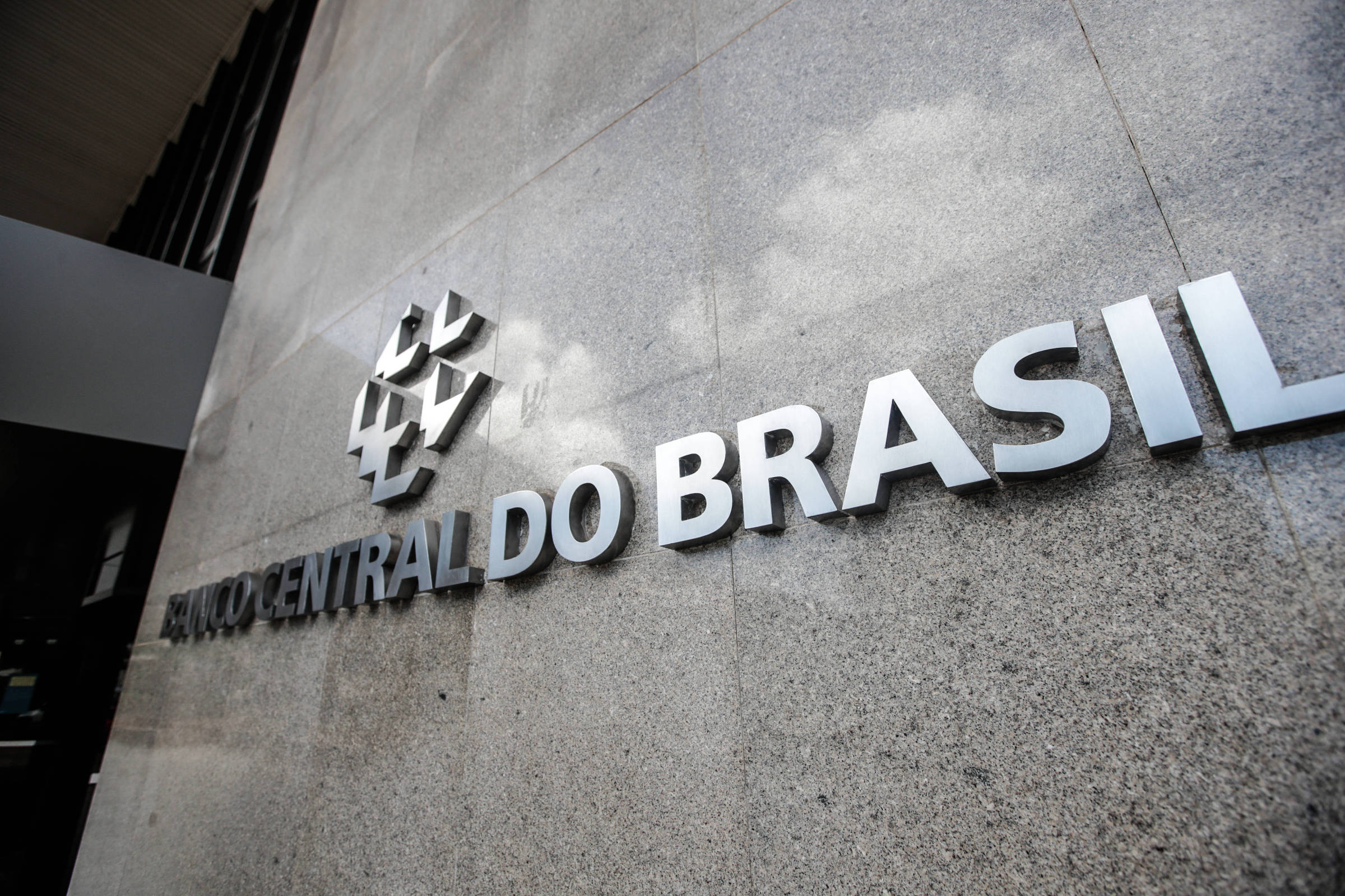 A Crescente Dívida Pública Brasileira: Um Olhar para o Futuro