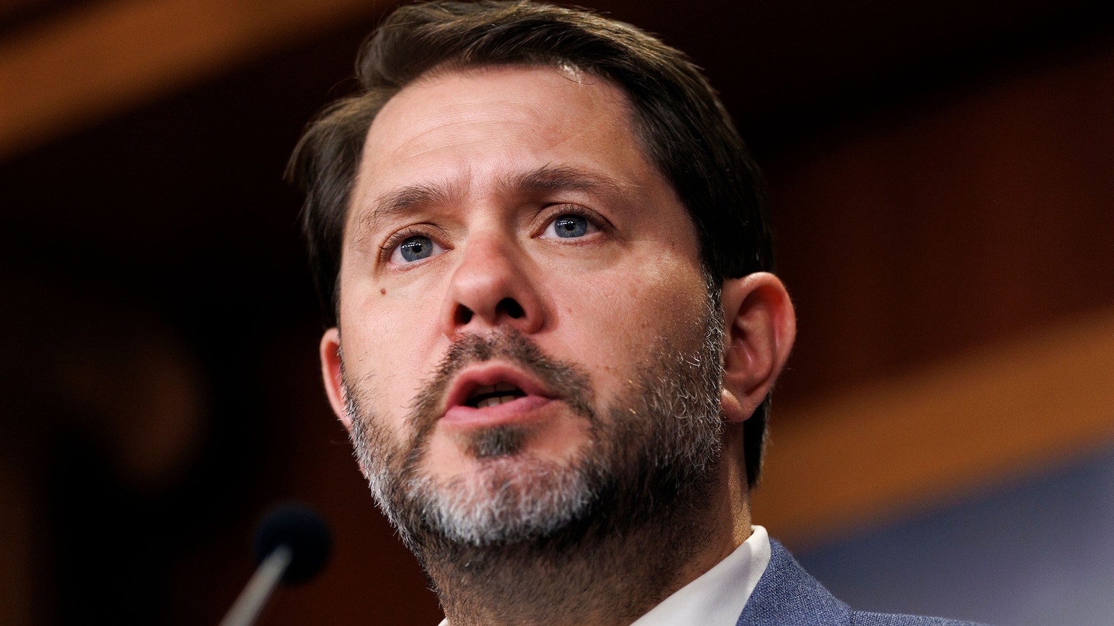 Senador Ruben Gallego sob investigação por suspeitas de violações de financiamento de campanha