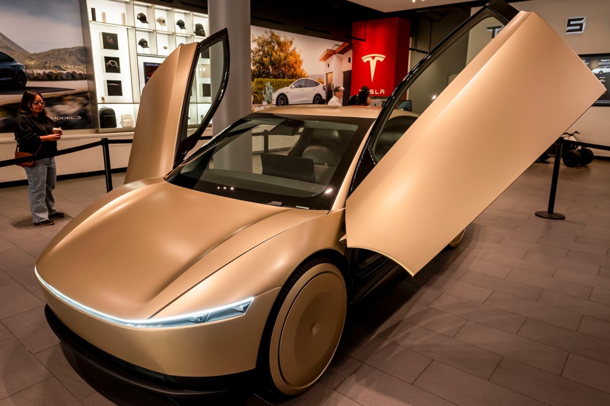 Tesla Inicia Testes com Cybercab Sem Pedais ou Volante em Austin