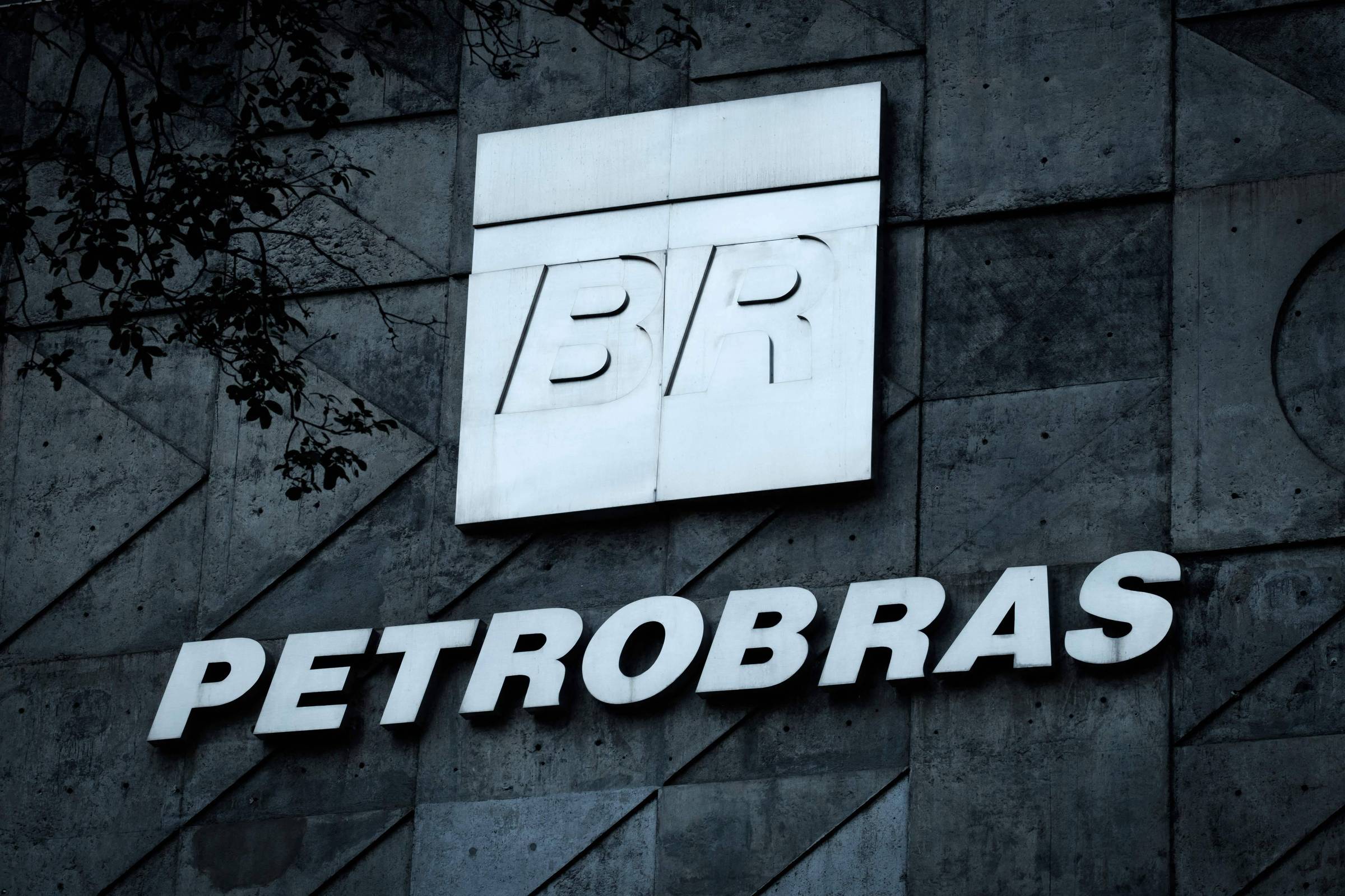 Petrobras Anuncia Redução do Preço do Diesel em R$ 0,35