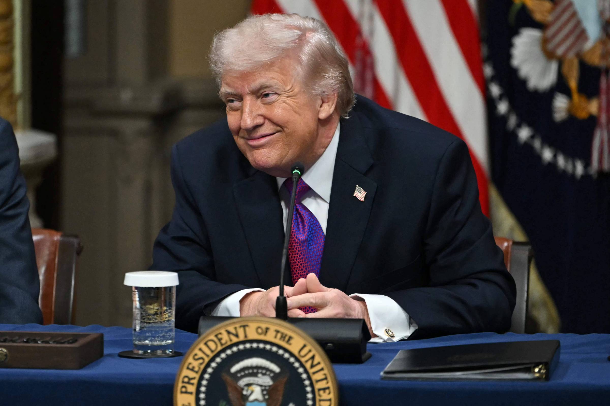 Trump lucrou mais de US$ 500 milhões com criptomoeda da família em 2025