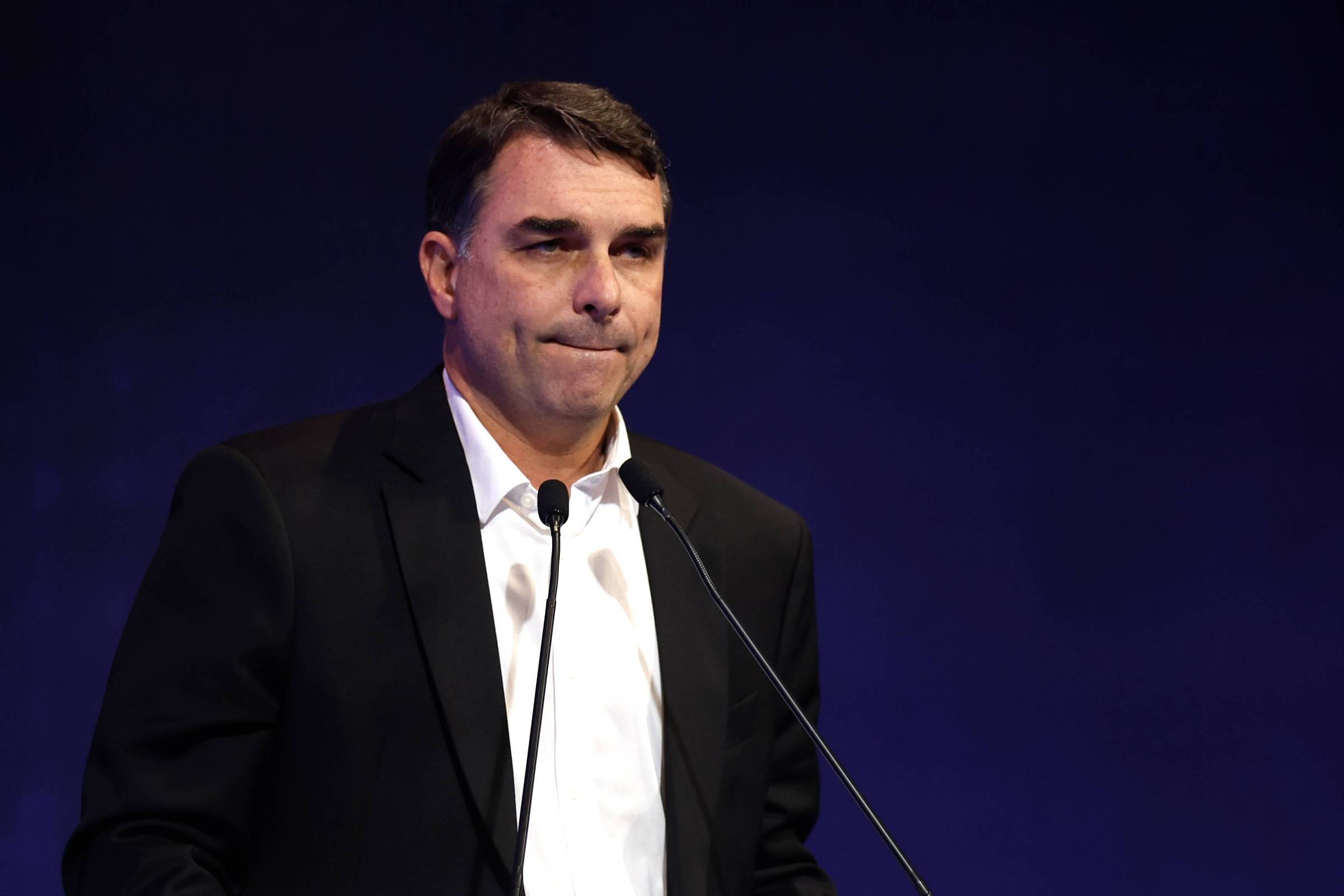 Flávio tem força, mas na Casa Branca