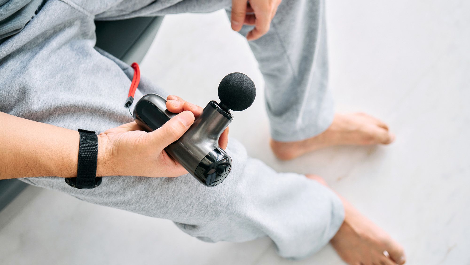 Dilema Diagnóstico: O Uso Inadequado de uma Pistola de Massagem Causou Furos na Retina de um Homem