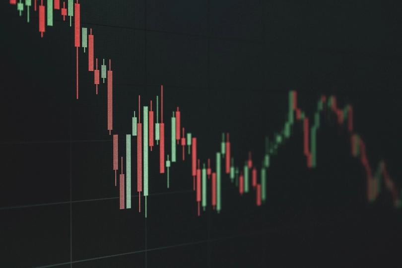 O Que Vem a Seguir para o Bitcoin e as Ações? Analistas Prevêem uma Segunda Metade Volátil