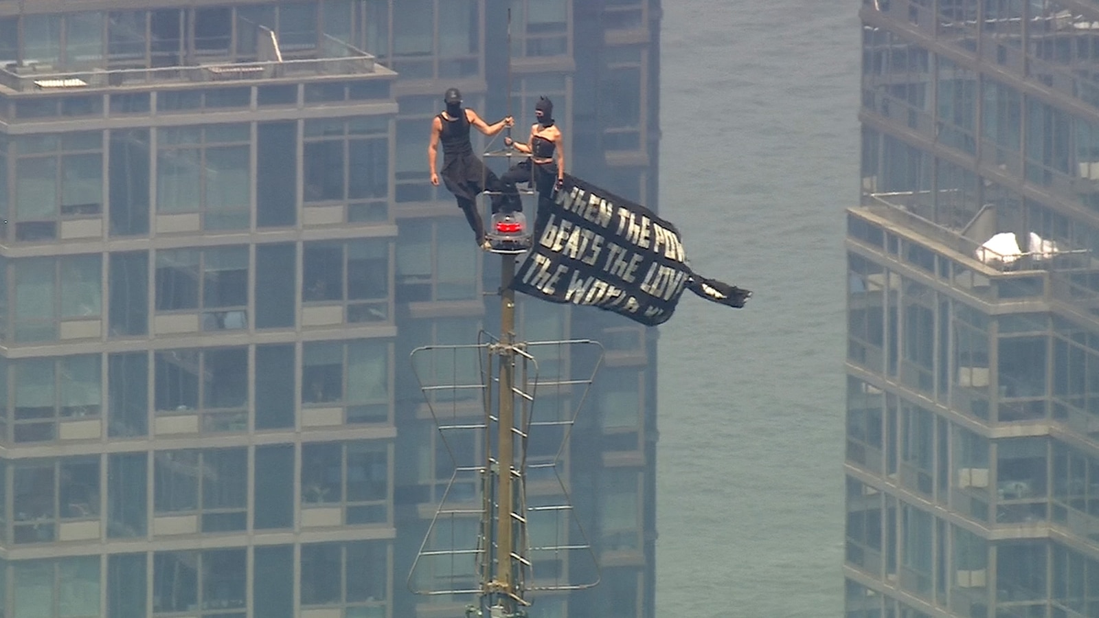 Escalada na História: A Ação Ousada no Empire State Building