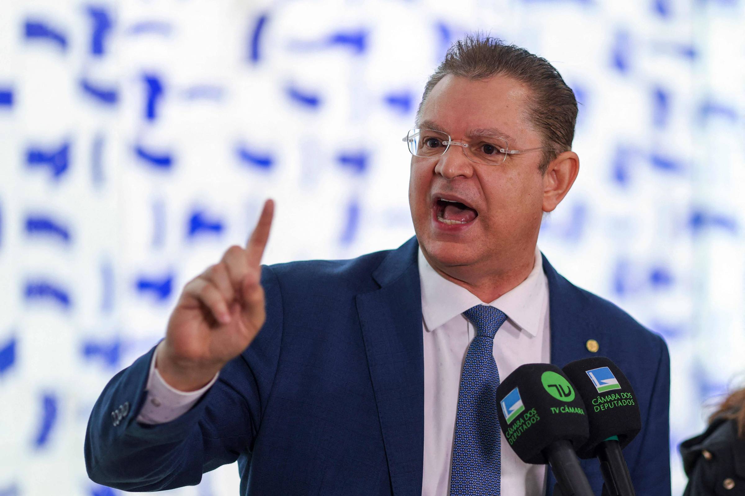 Suspeitas de Lavagem de Dinheiro: A Investigação em Torno do Deputado Sóstenes Cavalcante