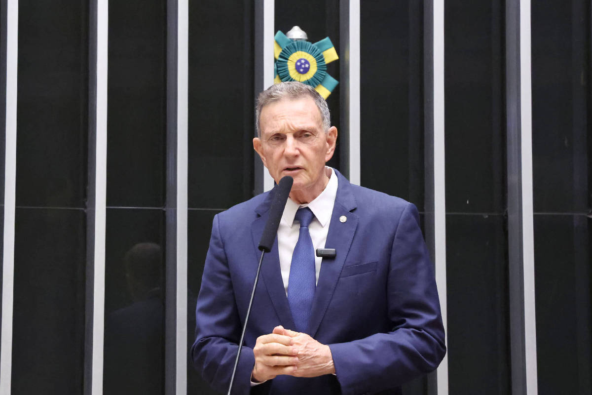 Mendonça suspende inelegibilidade de Crivella e abre caminho para disputa ao Senado no RJ