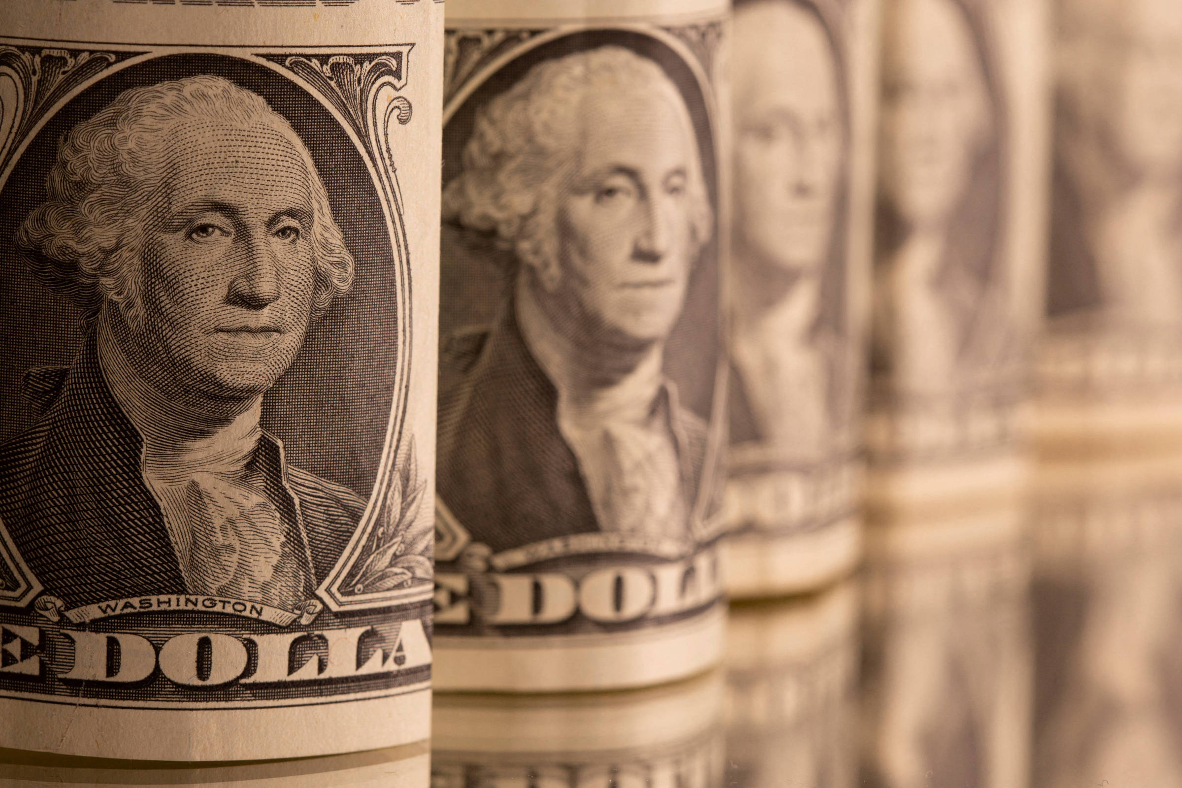 Dólar Abre em Leve Queda com Relatório de Empregos dos EUA no Radar