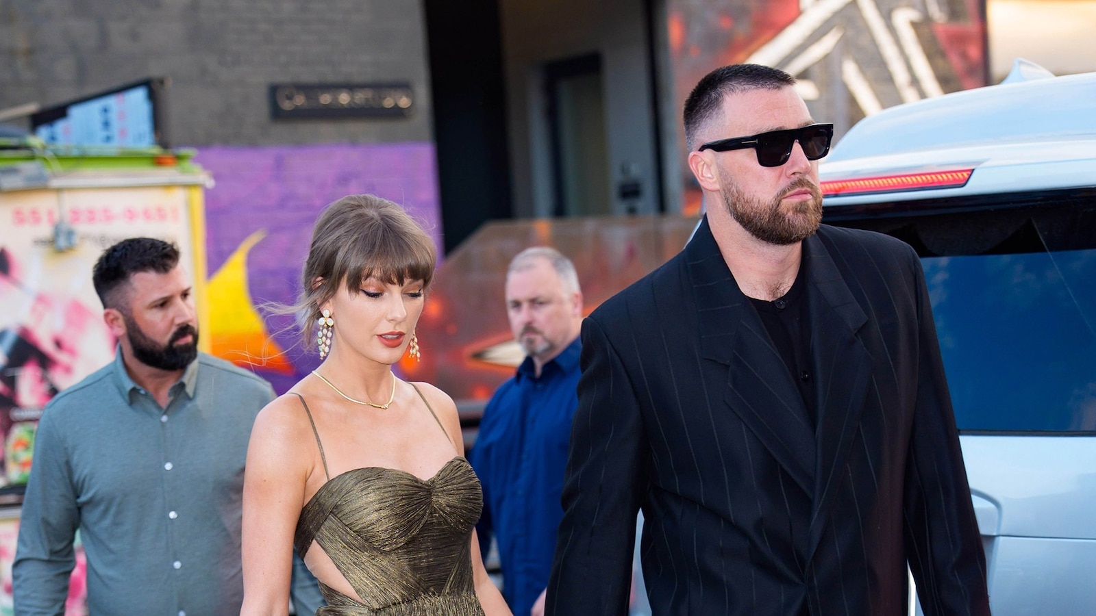 Taylor Swift e Travis Kelce iniciam festividades de casamento no Madison Square Garden