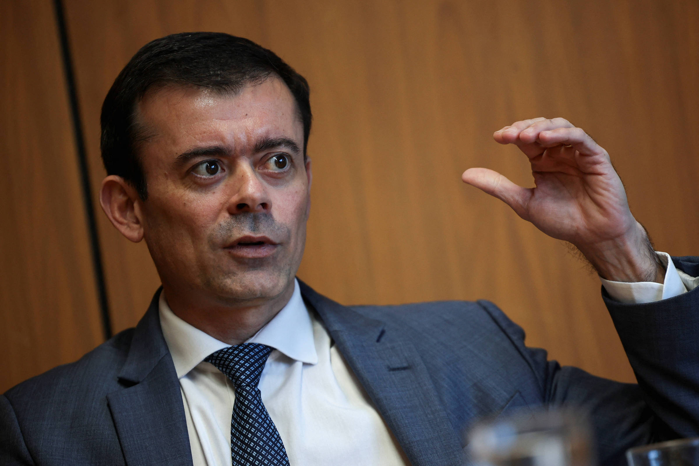 Desafios e Oportunidades: A Alta das Taxas de Títulos Públicos no Brasil