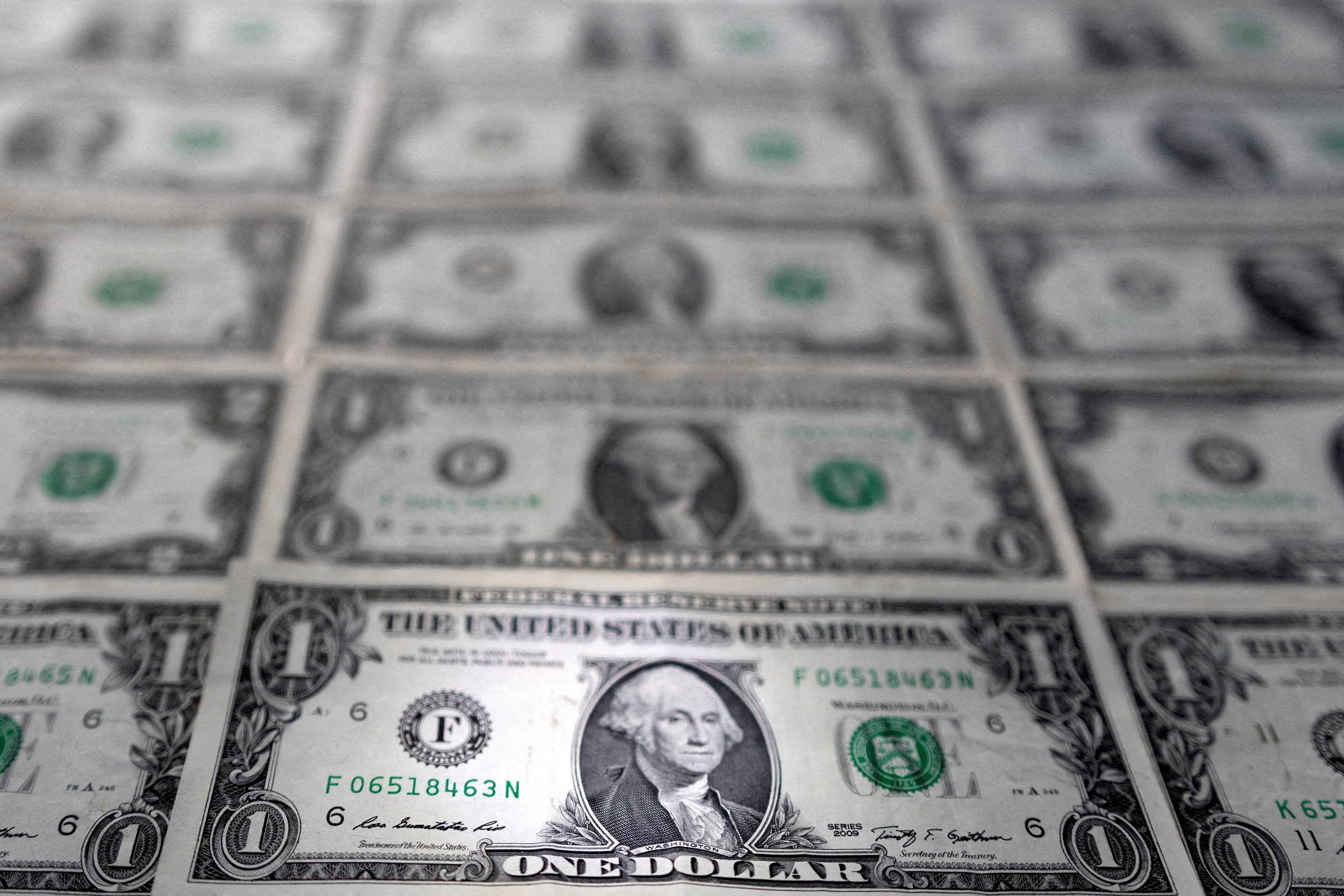 Dólar em Queda: Análise do Mercado em Dia de Feriado nos EUA