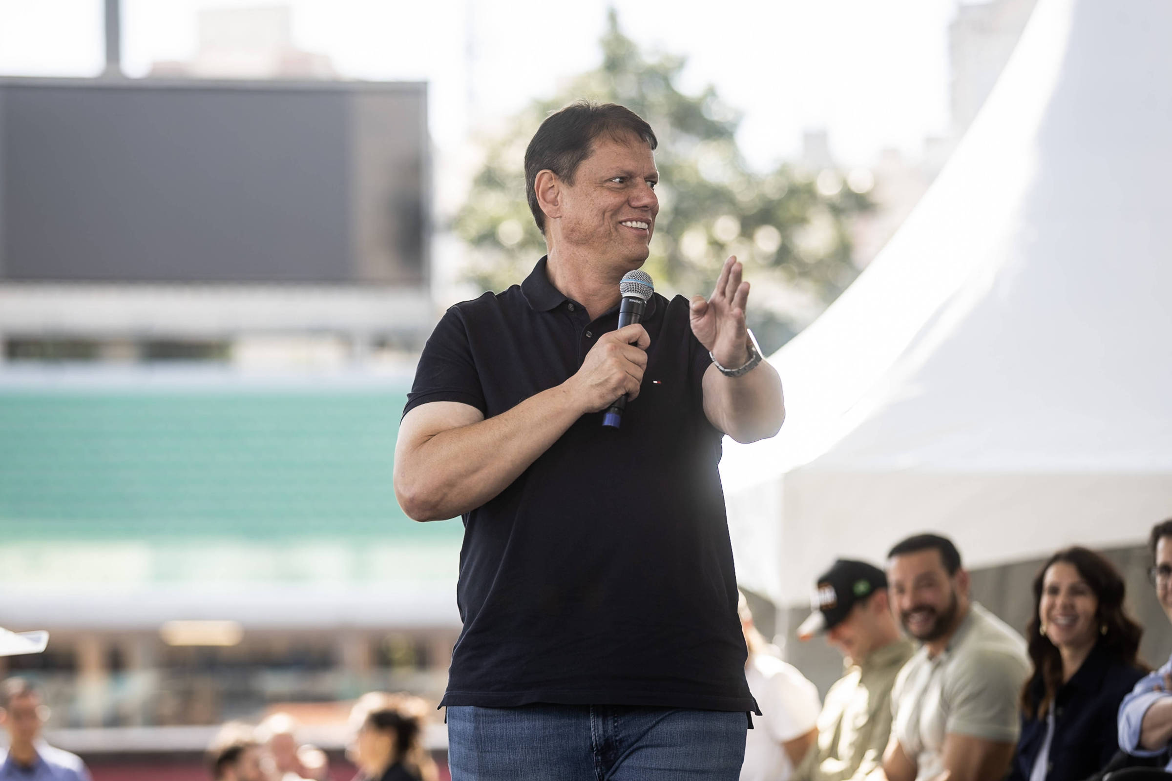 Pacote de Convênios de Tarcísio na Véspera da Travagem Eleitoral: Análise e Implicações Futuras