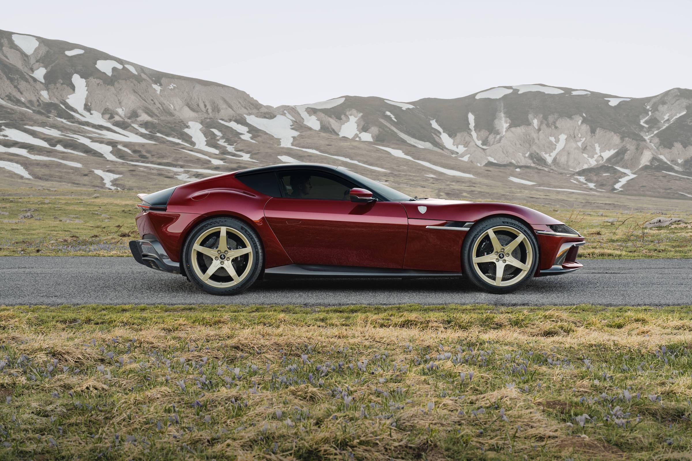 Ferrari Lança Edição Limitada V12 em Resposta a Críticas do Luce Elétrico