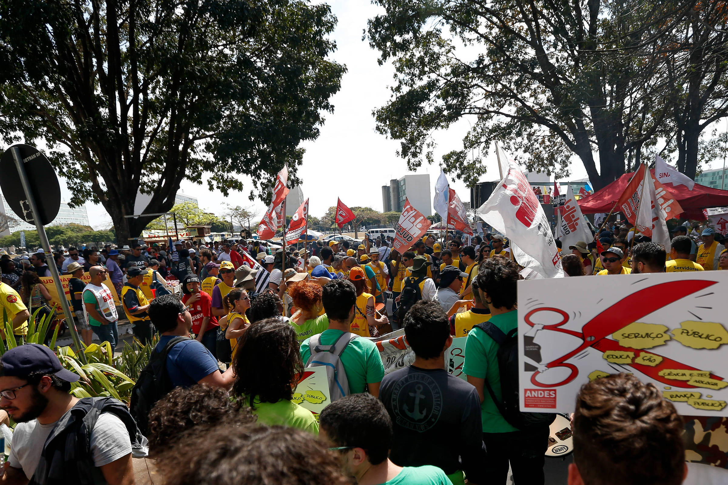Disputa entre Sindicatos e Associações: Um Novo Capítulo nas Negociações de Servidores Públicos