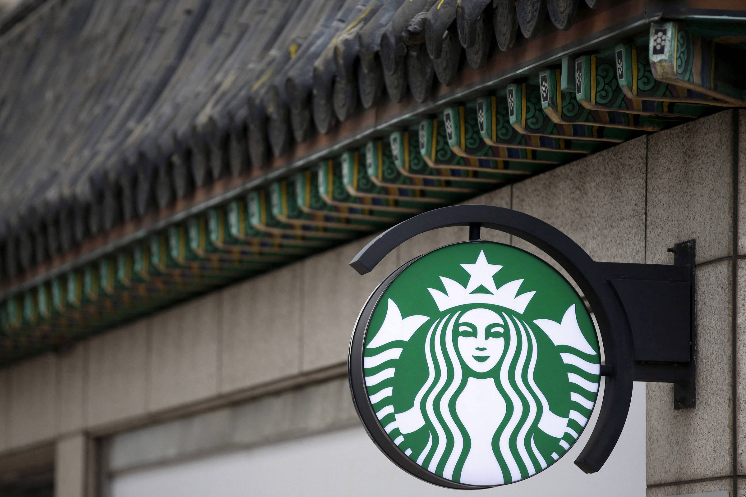 Starbucks Retoma Expansão no Brasil com 30 Novas Lojas Até o Fim do Ano