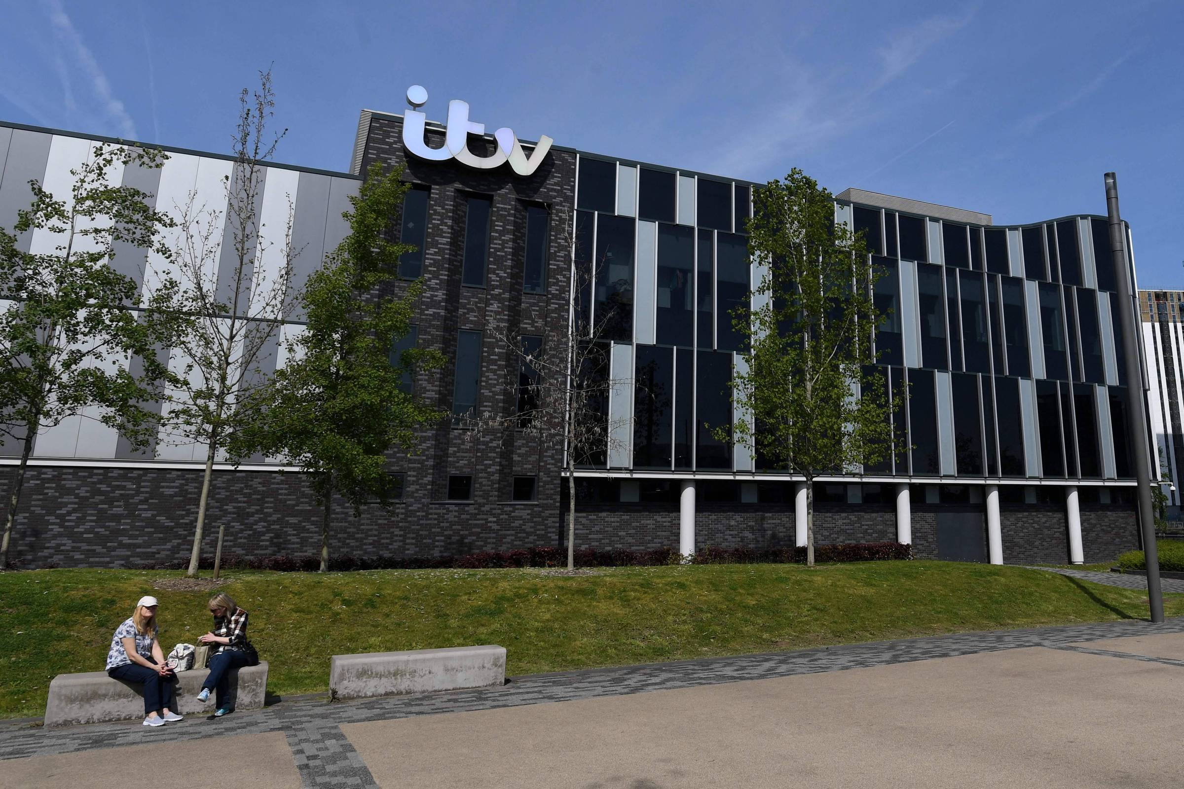 Sky fecha acordo bilionário com ITV enquanto emissoras britânicas enfrentam rivais de streaming