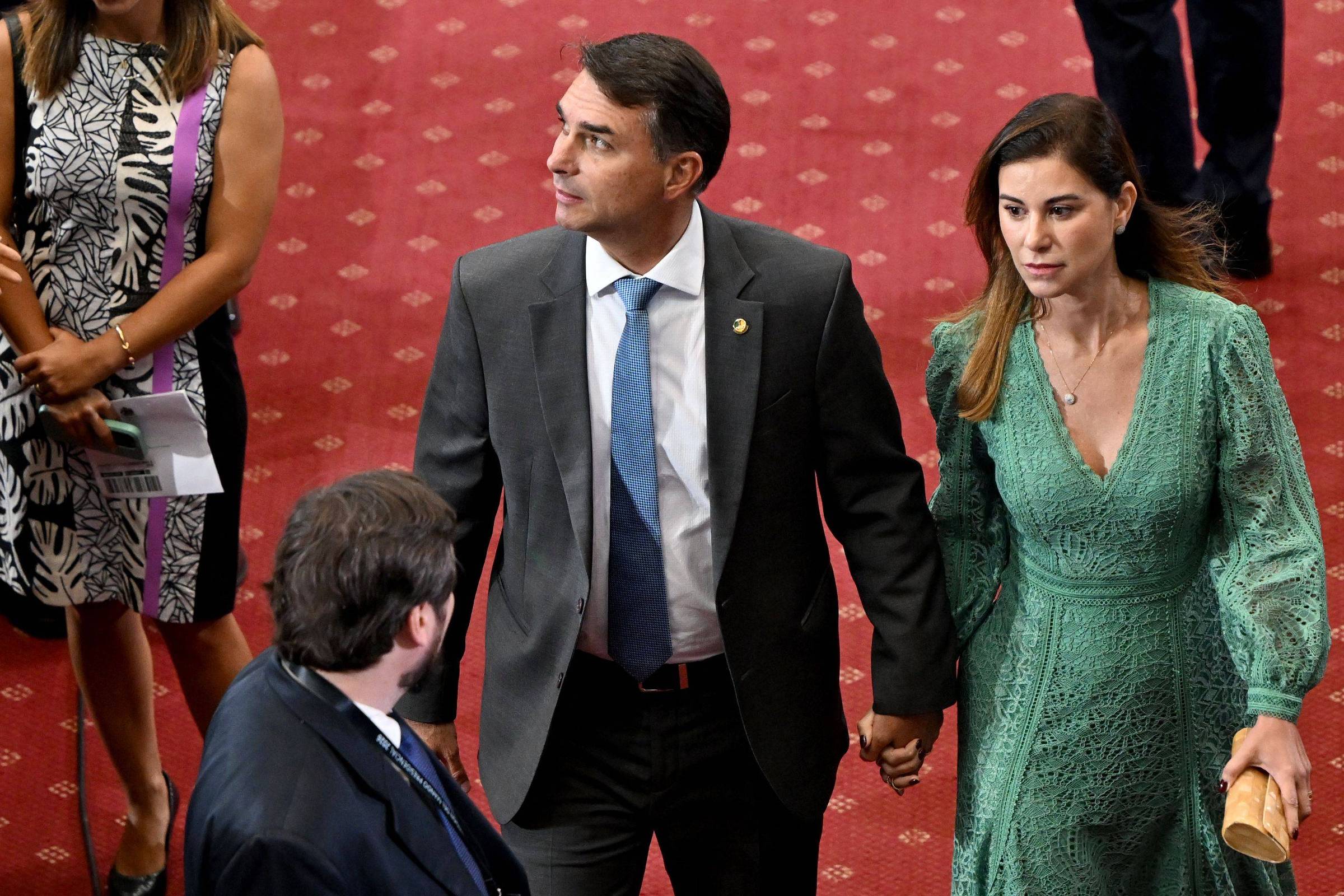 Fernanda Bolsonaro: A Nova Face da Campanha de Flávio Bolsonaro