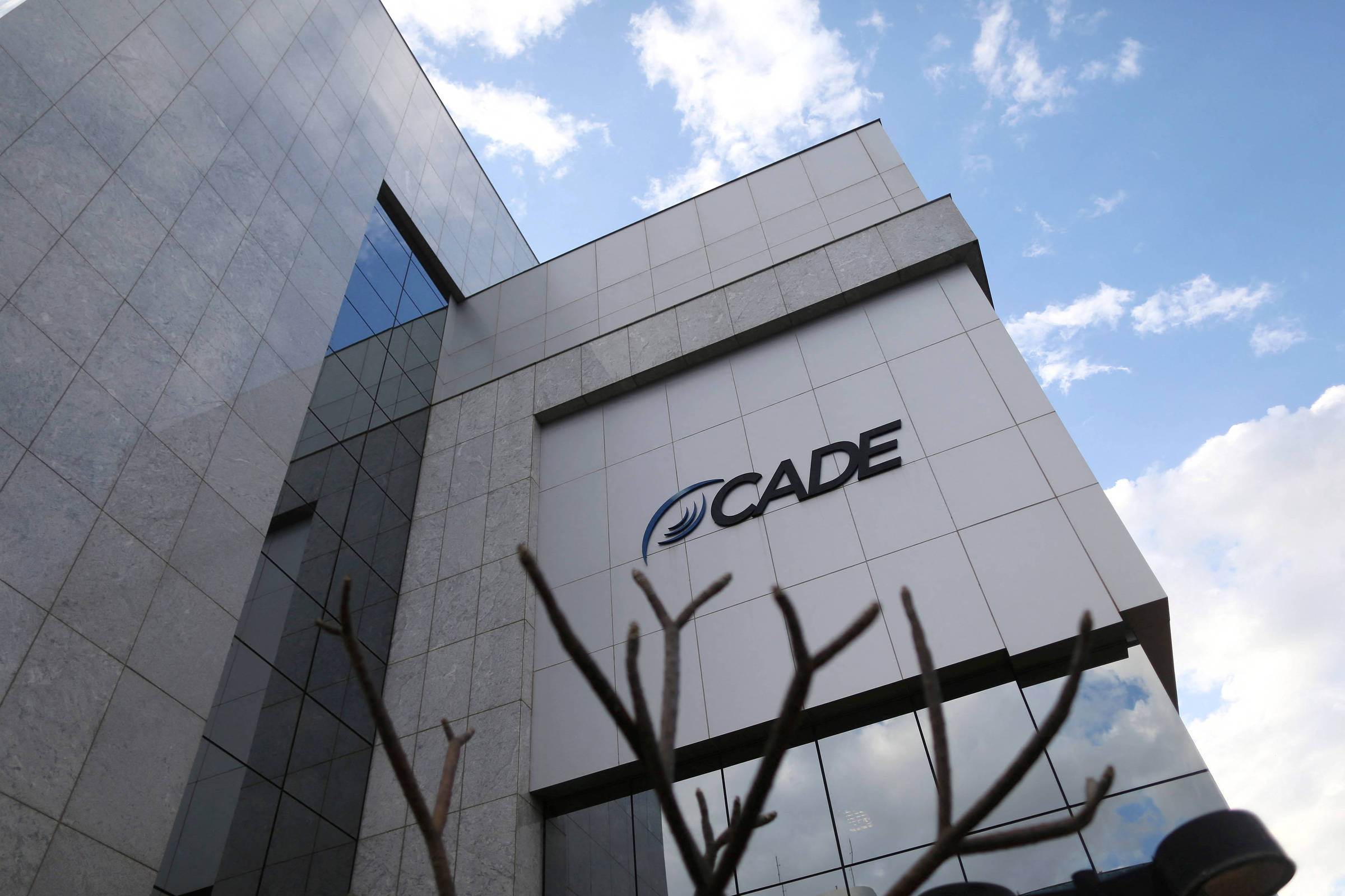 Cade Sem Liderança: Desafios e Impasses em Tempos de Incertezas Políticas
