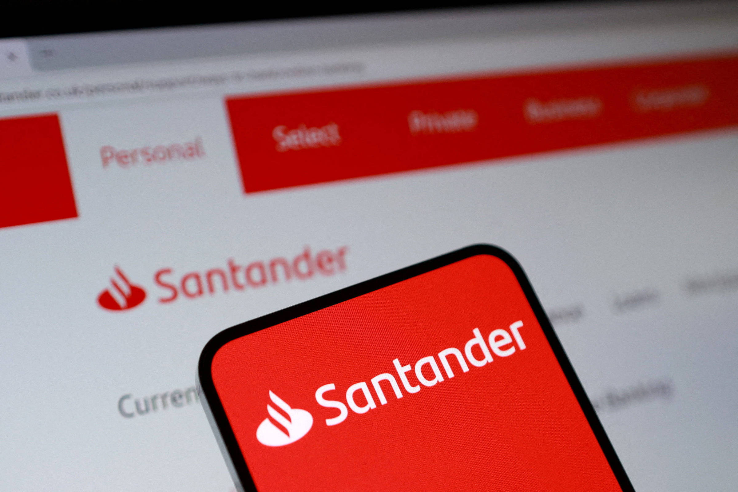 Desempenho das Ações do Santander Brasil: Uma Análise Futurista da Situação Atual