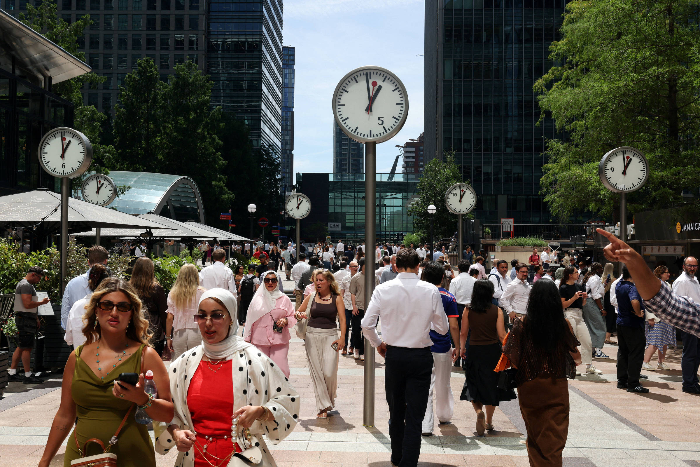 JPMorgan Flexibiliza Regras de Retorno ao Escritório Durante Onda de Calor em Londres
