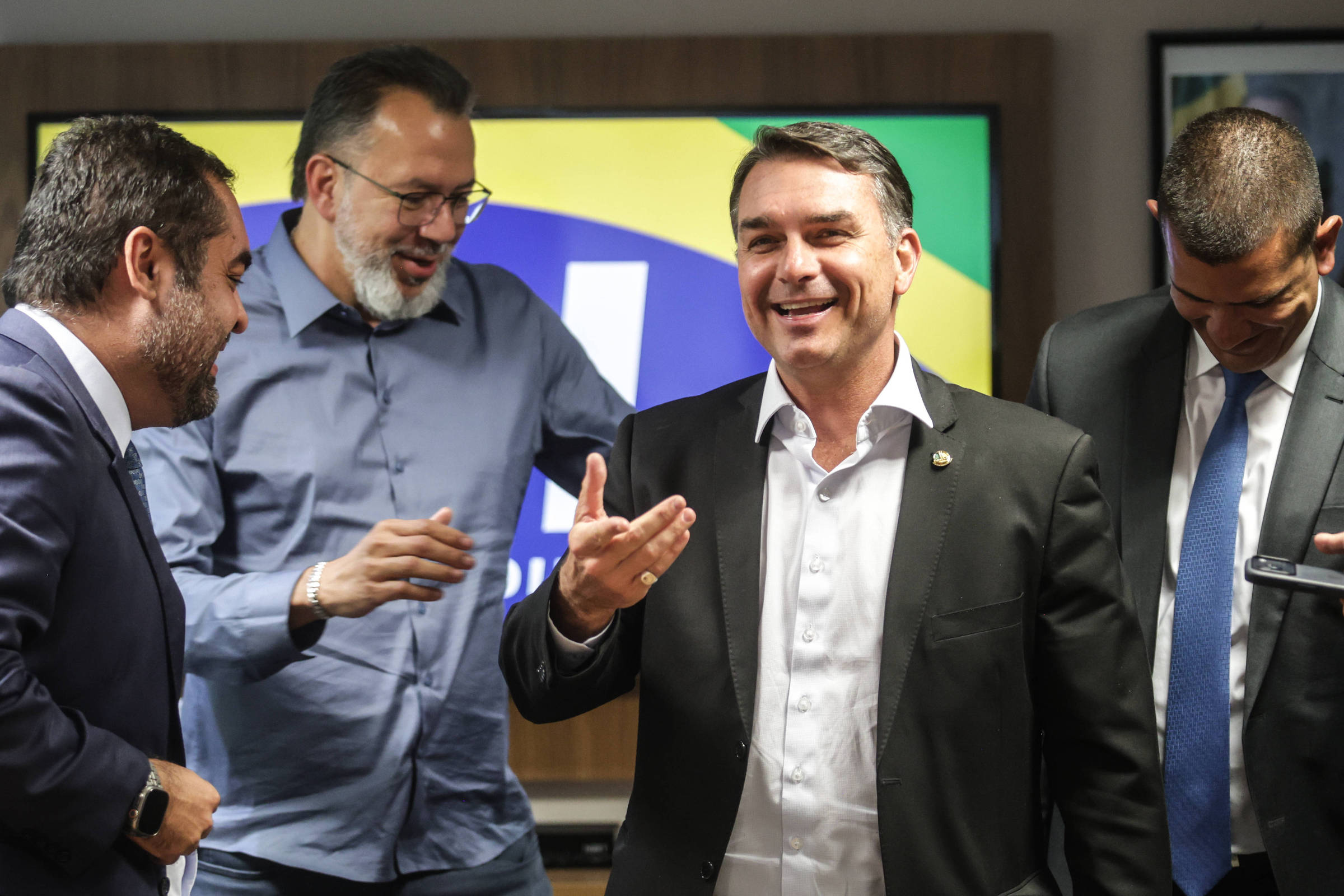 A Fragilização dos Aliados de Flávio Bolsonaro no Rio de Janeiro