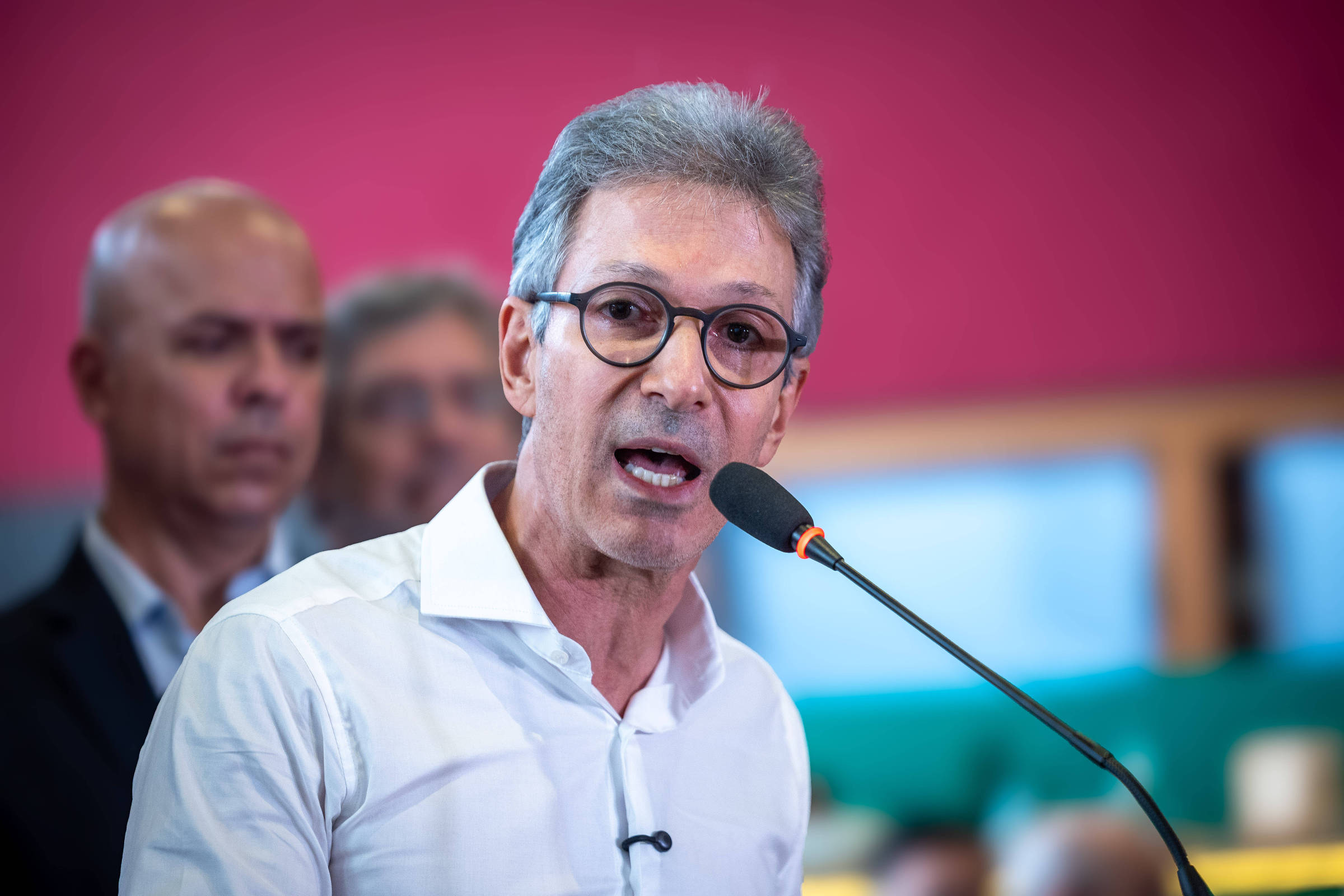 Zema Critica Investigação de Bolsonaro e Levanta Suspeitas sobre Moraes